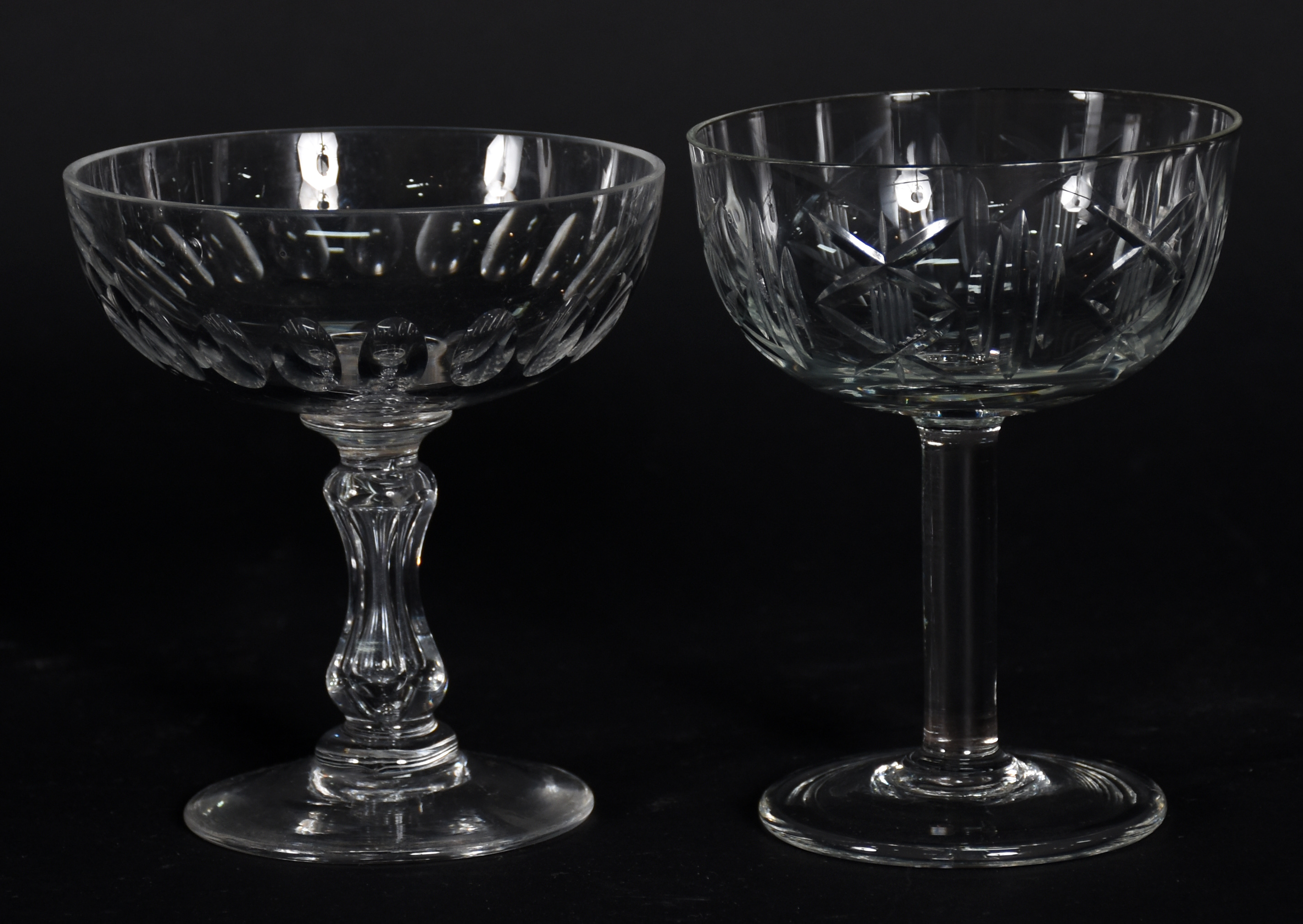 Lote com 16 taças para champagne de cristal, sendo 6 facetadas (uma... - foto 5 de 8