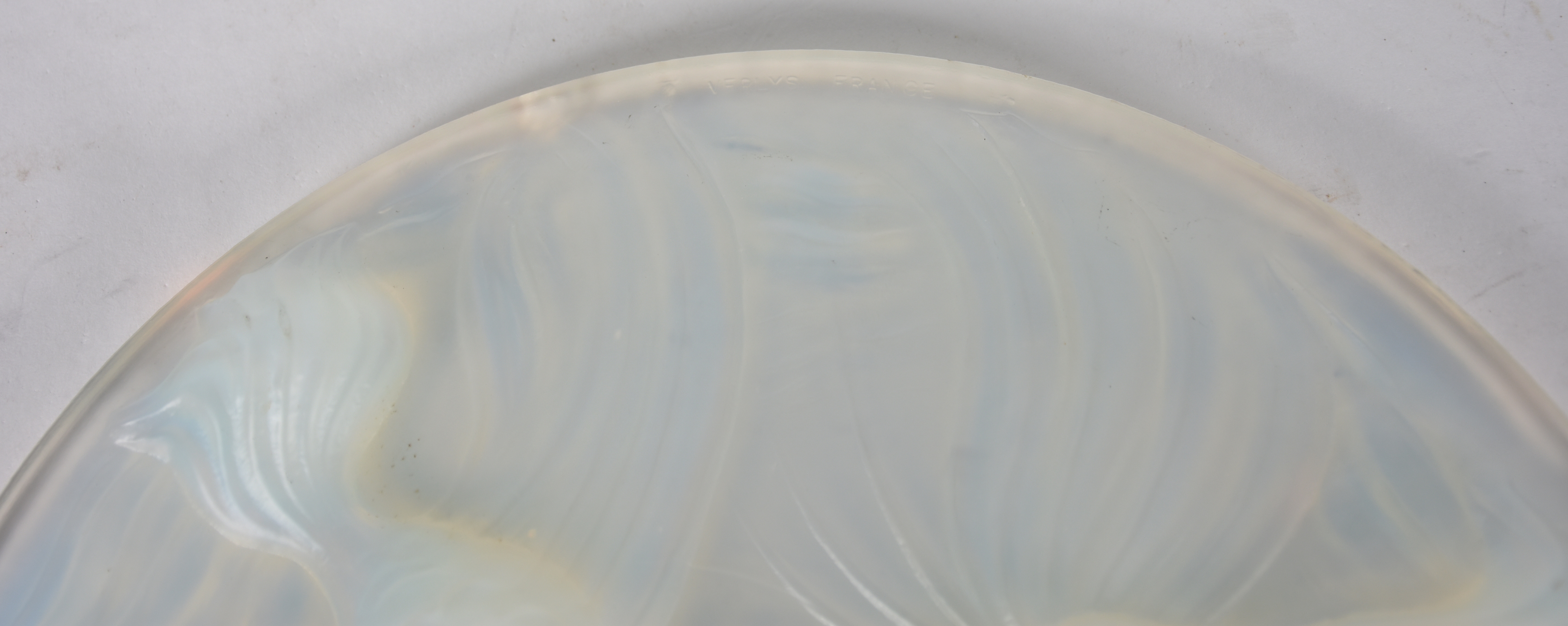 Duas peças diversas, sendo: Bowl de cristal lapidado doublé azul... - foto 4 de 7