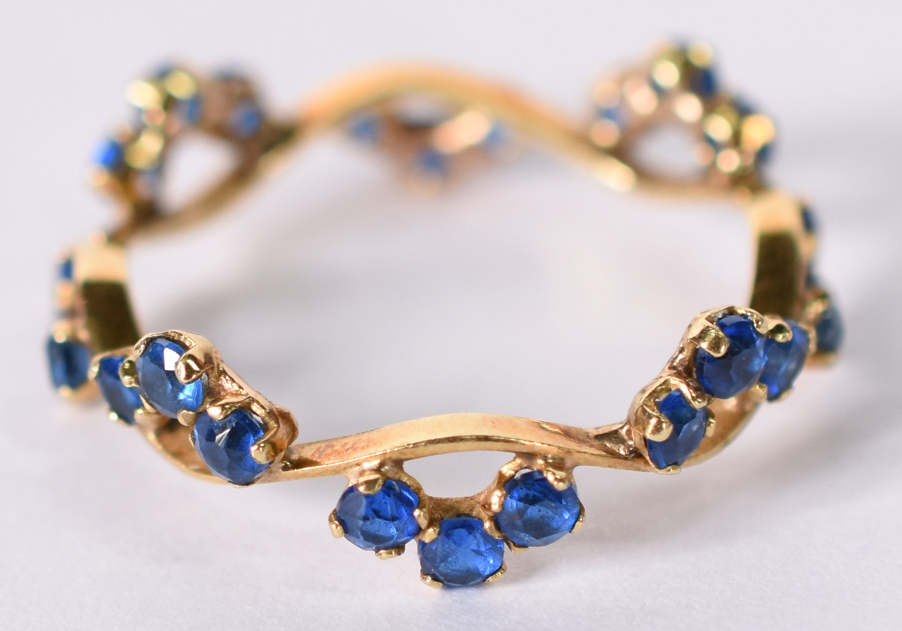 Conjunto de anel e par de brincos de ouro amarelo 18 k. com pedras... - foto 4 de 4