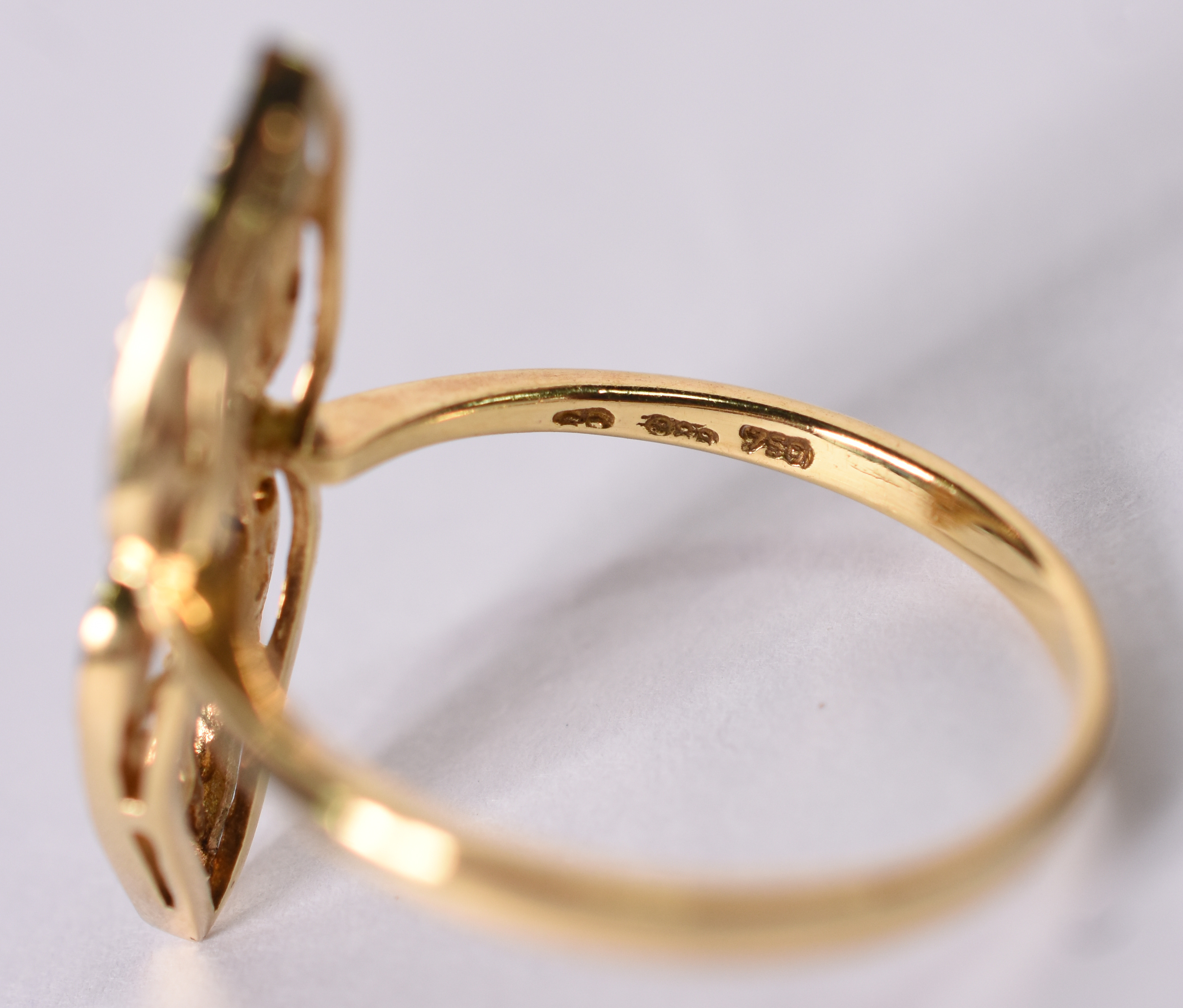 Anel de ouro amarelo 750 com pequenos brilhantes, aro 19. (Por... - foto 4 de 4