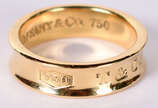 Tiffany & Co. (1837),  - Anel de ouro amarelo 750 marca da famosa grife "TIFFANY", datada 1997, aro 20. (Por questão de  segurança a peça não se encontra na loja).
