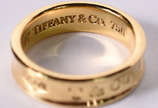 Tiffany & Co. (1837),  - Anel de ouro amarelo 750 marca da famosa grife "TIFFANY", datada 1997, aro 20. (Por questão de  segurança a peça não se encontra na loja).