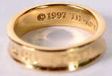 Tiffany & Co. (1837),  - Anel de ouro amarelo 750 marca da famosa grife "TIFFANY", datada 1997, aro 20. (Por questão de  segurança a peça não se encontra na loja).