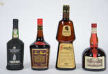 Quatro bebidas, sendo: licor Frangelico, licor ... - Quatro bebidas, sendo: licor Frangelico, licor Tia Maria, vinho do porto Sandeman e licor Grand Marnier.