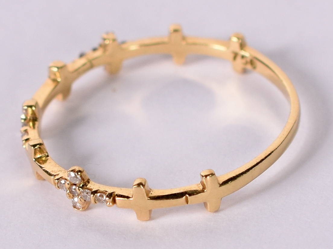 Anel de ouro amarelo 750 com pequenos brilhantes, aro 20. (Por... - foto 2 de 4