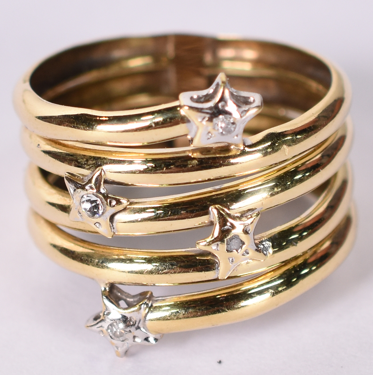 Anel de ouro amarelo 750 com 4 brilhantes, aro 21. (Por questão de... - foto 1 de 4
