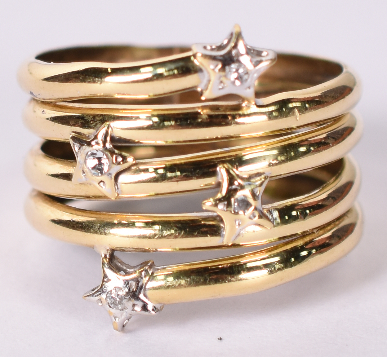 Anel de ouro amarelo 750 com 4 brilhantes, aro 21. (Por questão de... - foto 2 de 4