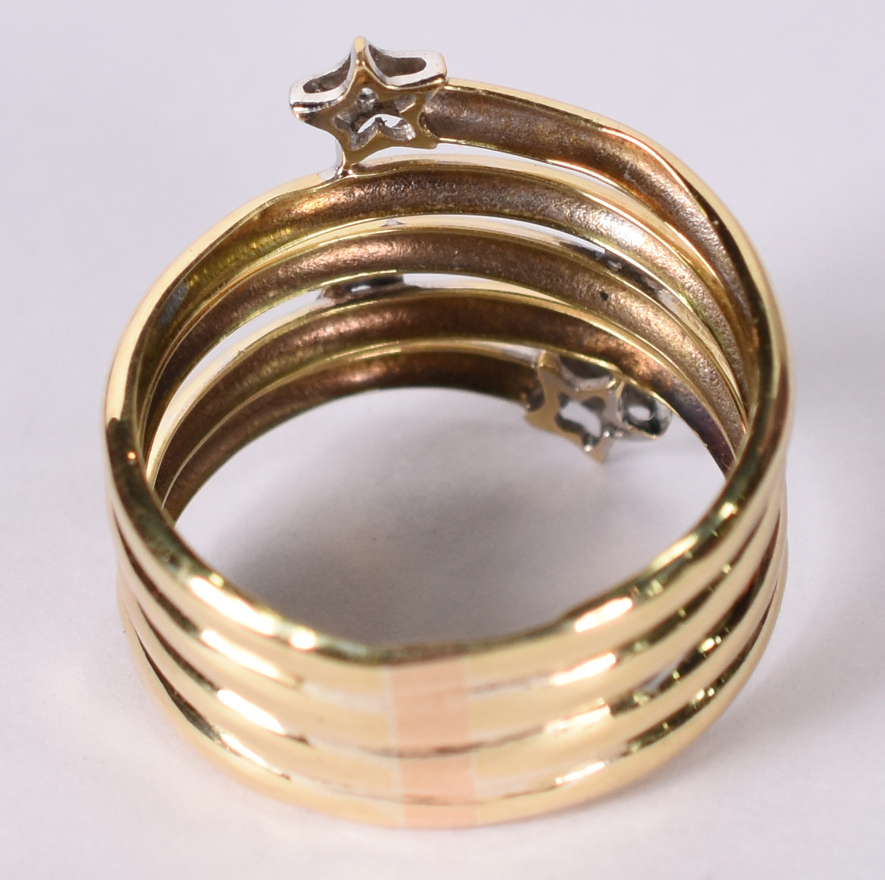 Anel de ouro amarelo 750 com 4 brilhantes, aro 21. (Por questão de... - foto 4 de 4