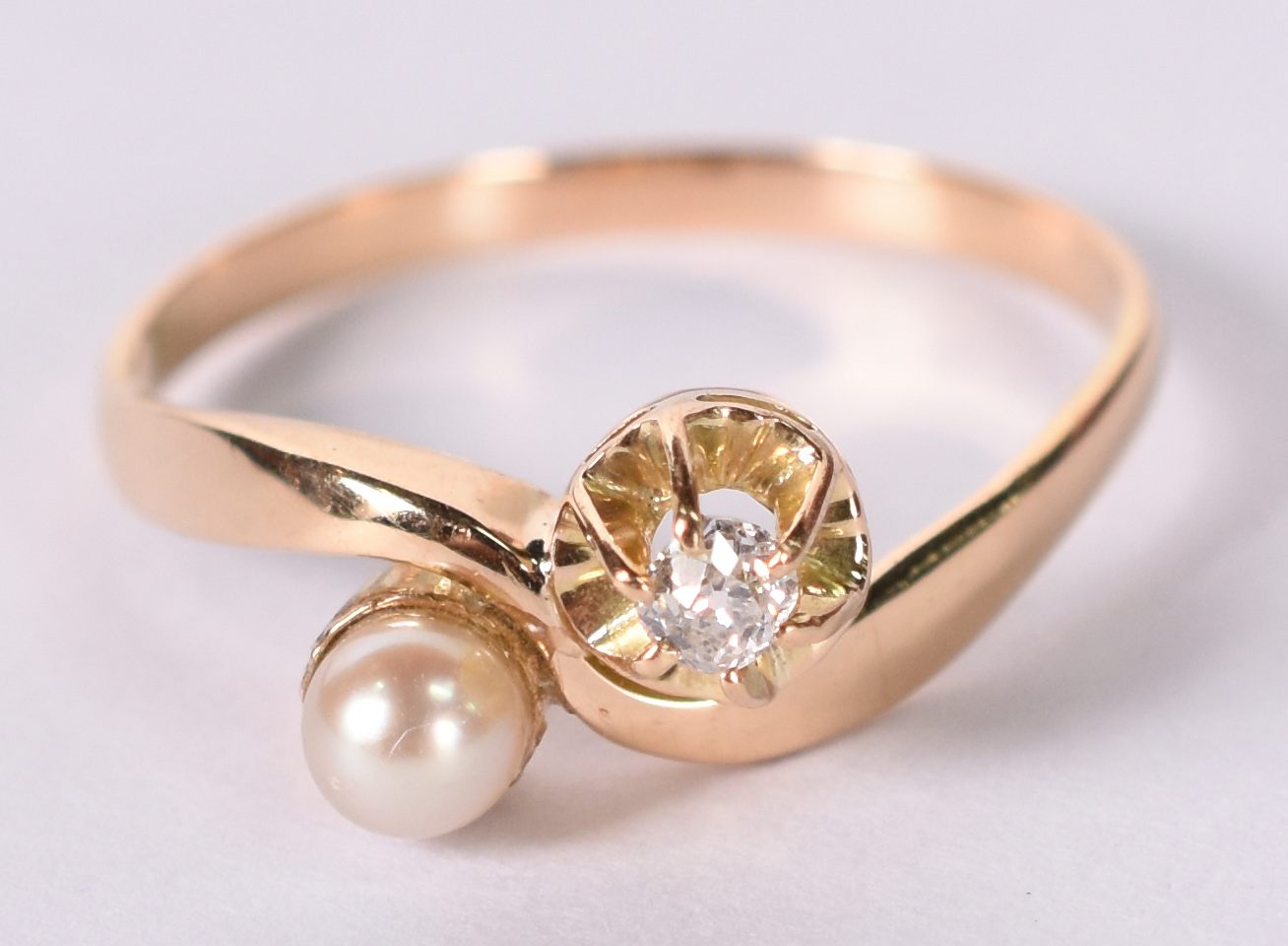 Anel Romeu e Julieta de ouro 18 k com 1 pérola e 1 brilhante 0,10 ct... - foto 1 de 3