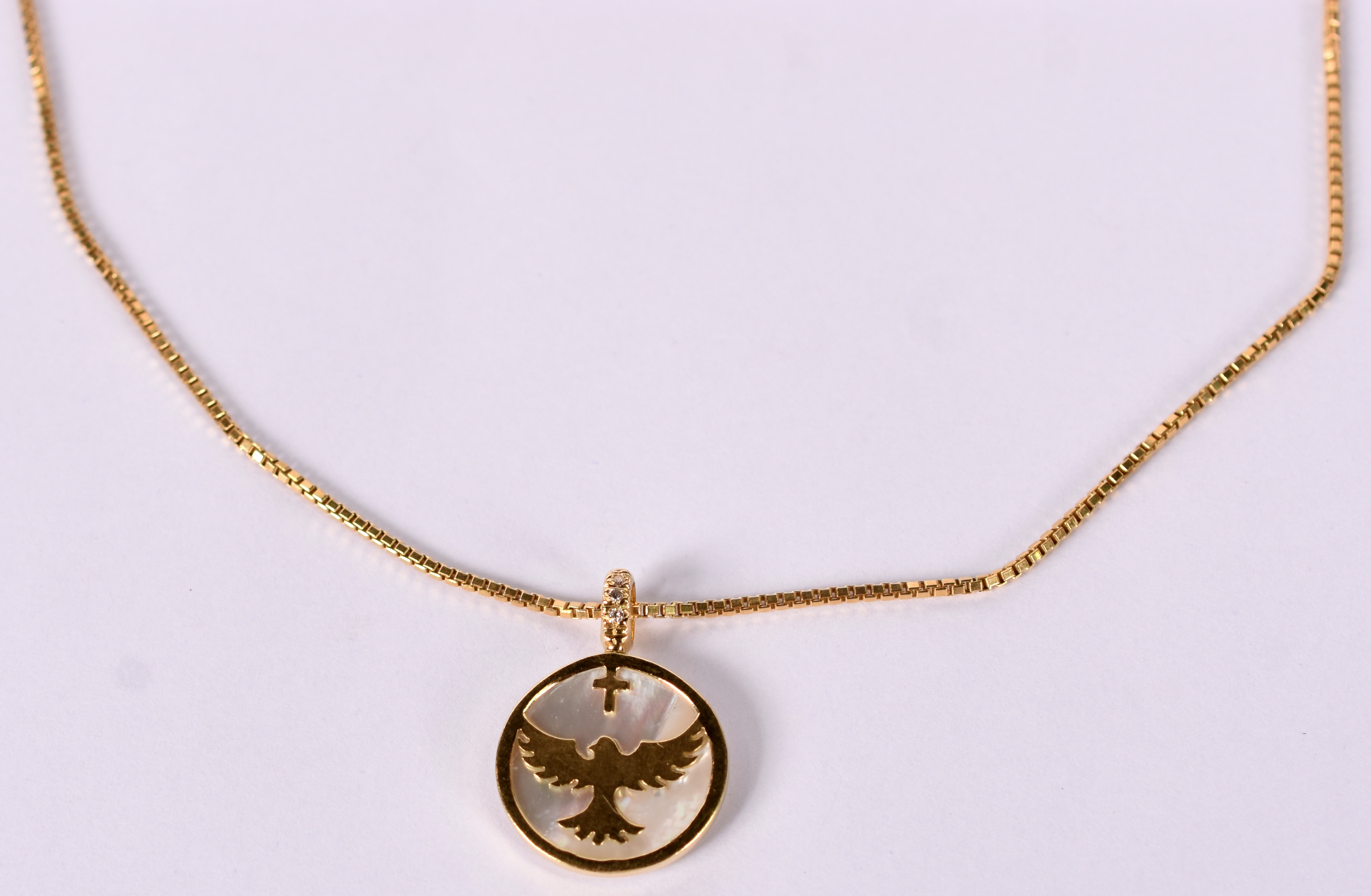 Gargantilha de ouro amarelo 18 k com pingente de madre pérola e... - foto 2 de 3