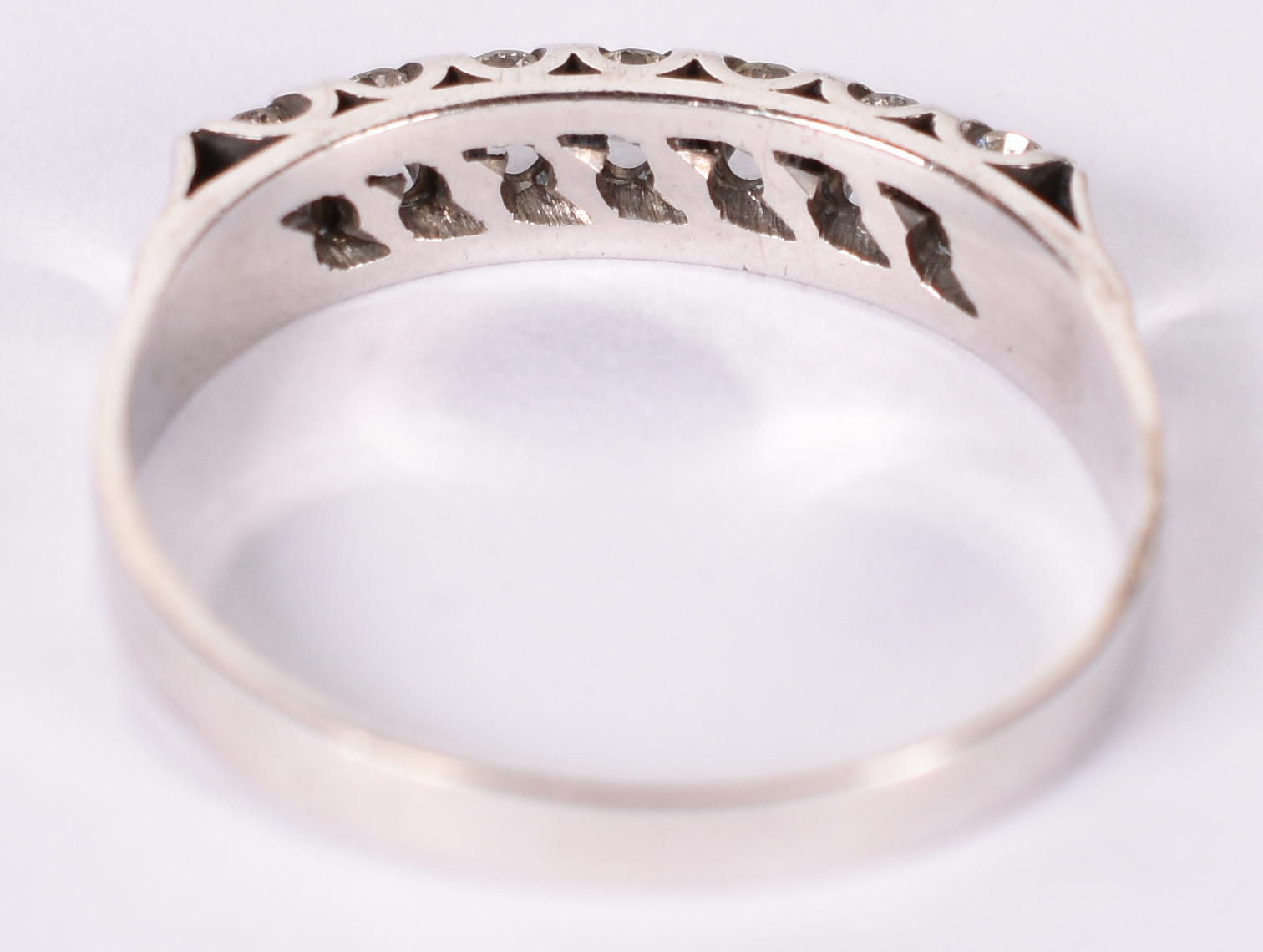 Anel de ouro branco com 8 brilhantes de 0,8 ct cada, total 0,64 aro... - foto 3 de 3