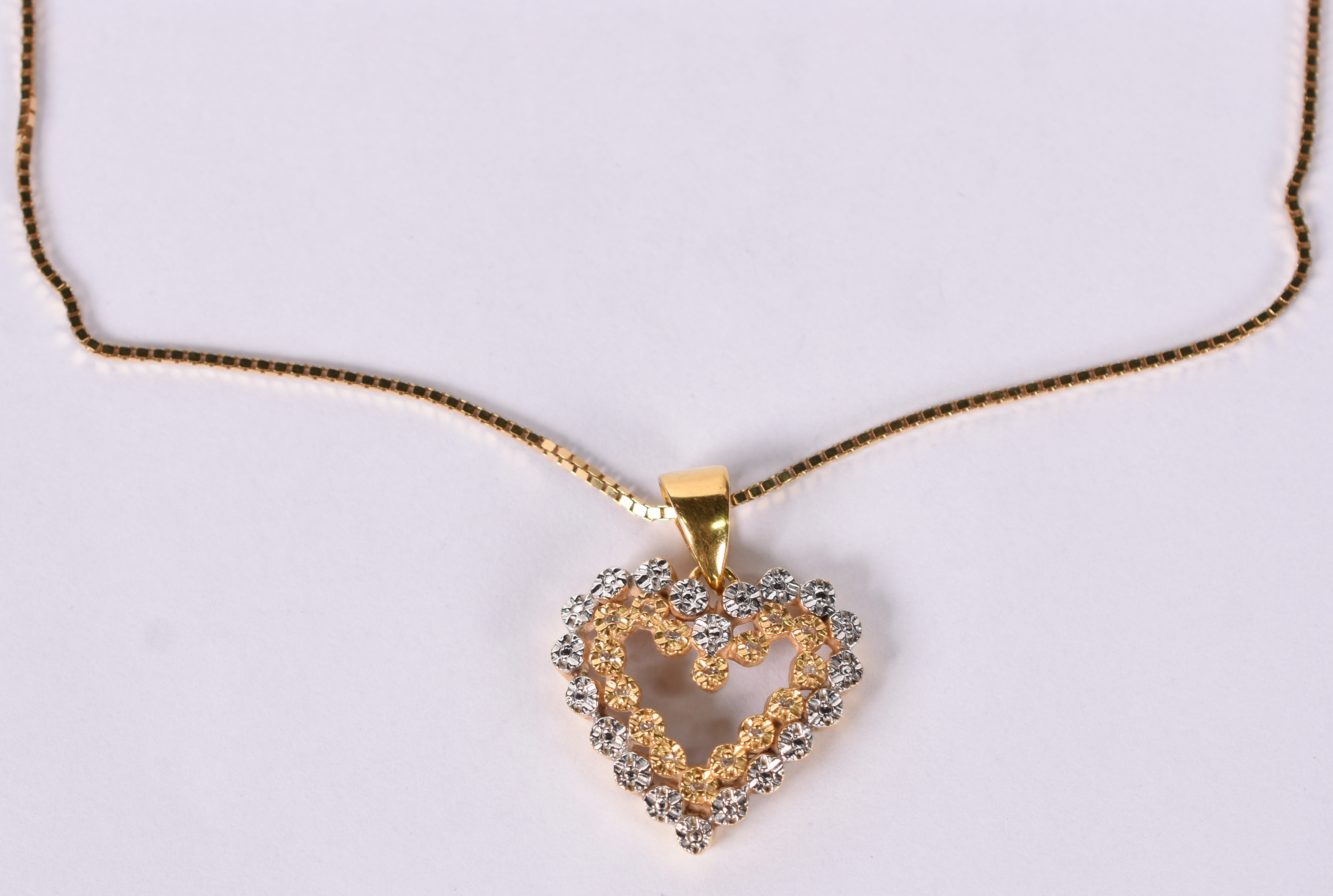 Gargantilha de ouro amarelo 750 com pingente com brilhante. (Por... - foto 1 de 4