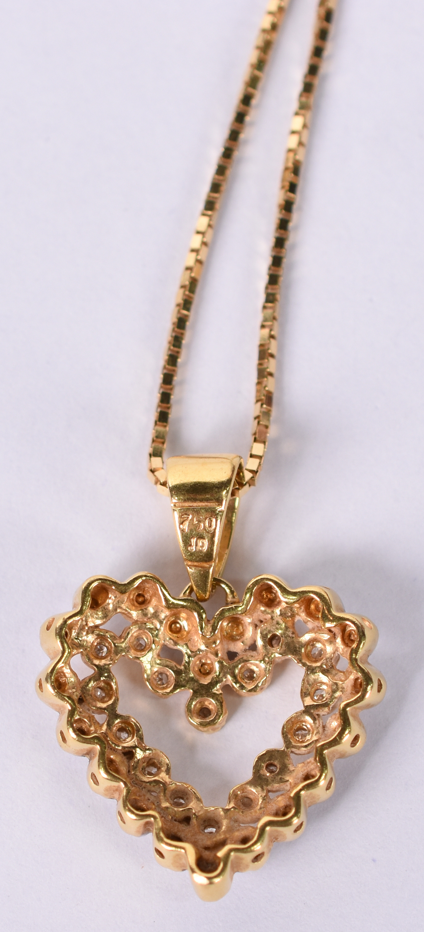 Gargantilha de ouro amarelo 750 com pingente com brilhante. (Por... - foto 2 de 4
