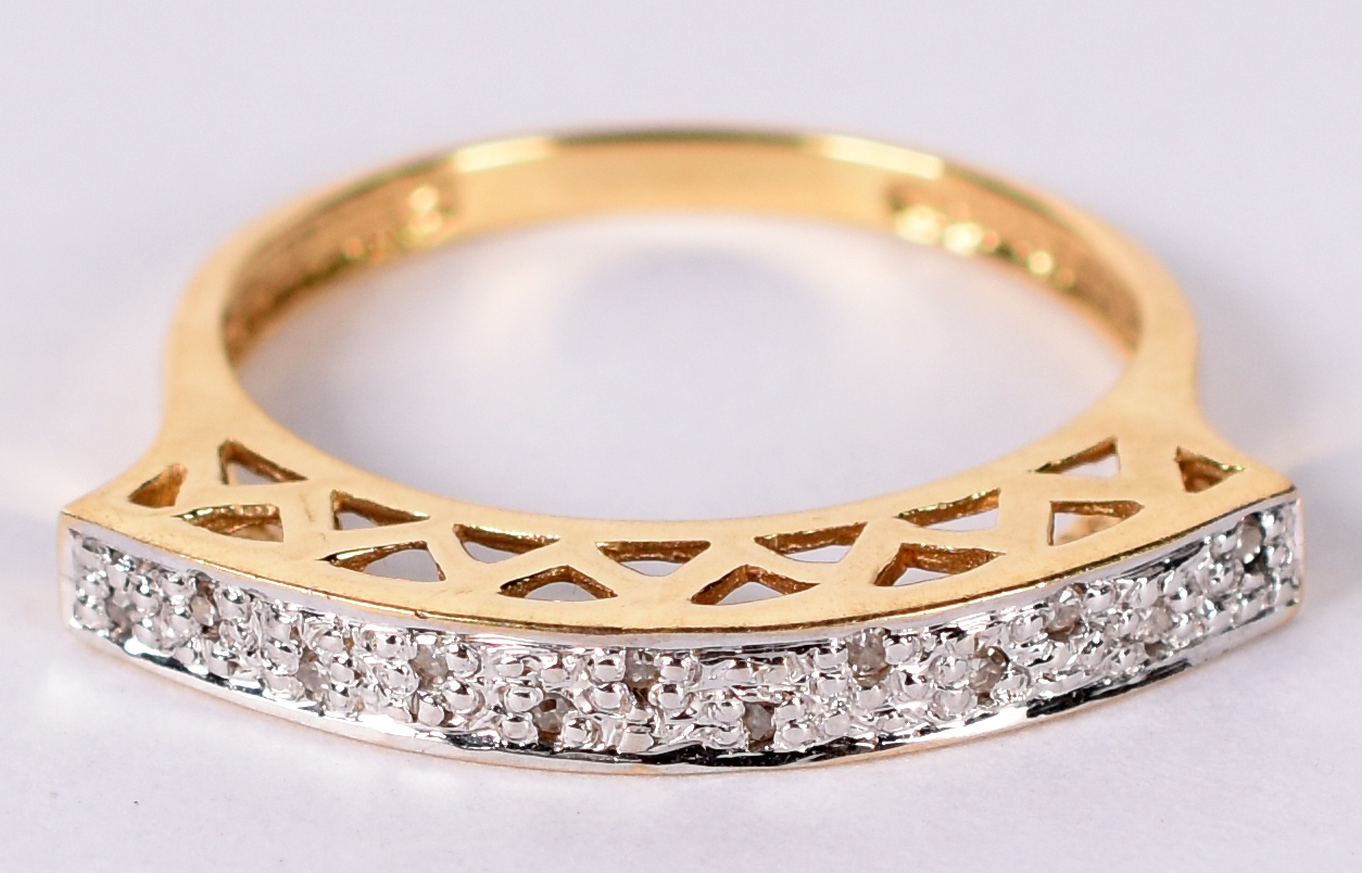 Anel de ouro amarelo 18 k com brilhantes minúsculos, aro 16. (Por... - foto 1 de 4
