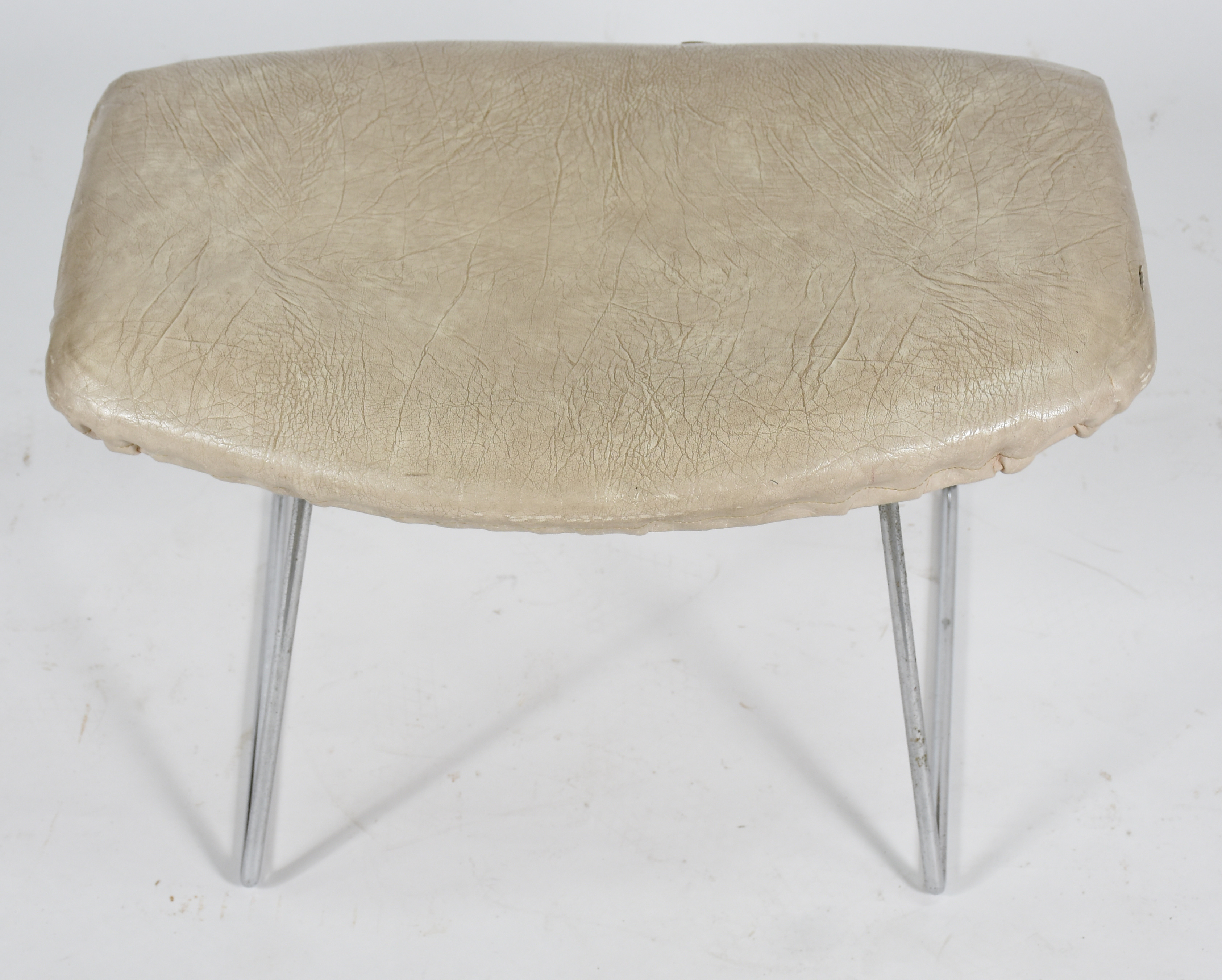 Mesa quadrada com base de metal e tampo de fórmica. Acompanham 4... - foto 5 de 9