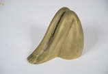 PIETRINA CHECACCI - Escultura de bronze em form... - PIETRINA CHECACCI - Escultura de bronze em forma de par de pernas, assinado. Altura 7 cm.