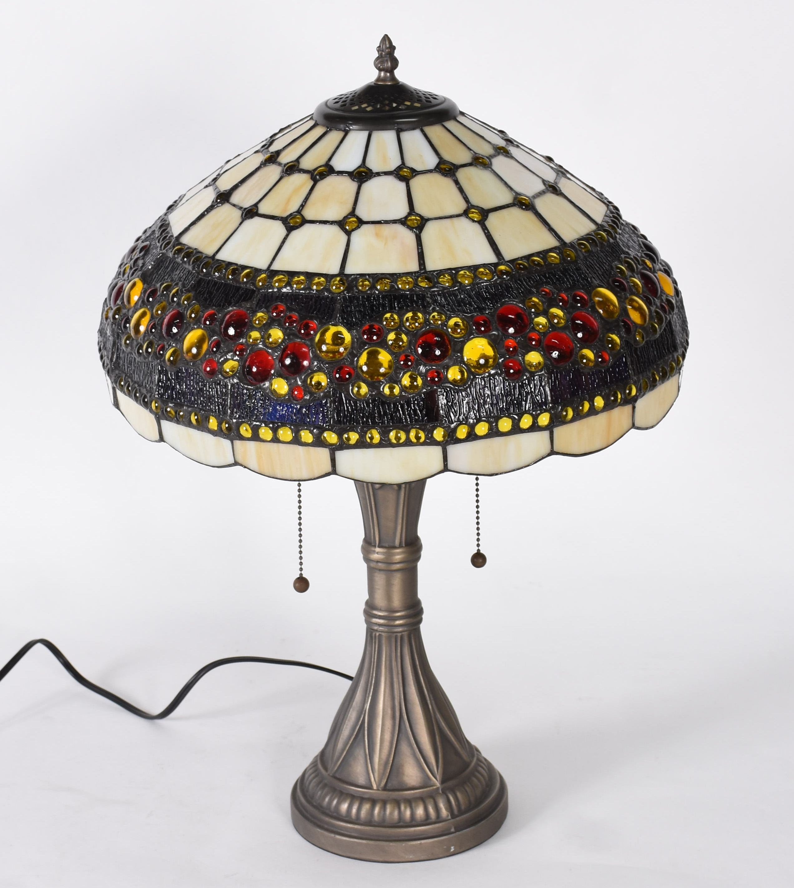 Abatjour estilo Tiffanys com base de metal e cúpula em placas de... - foto 1 de 4