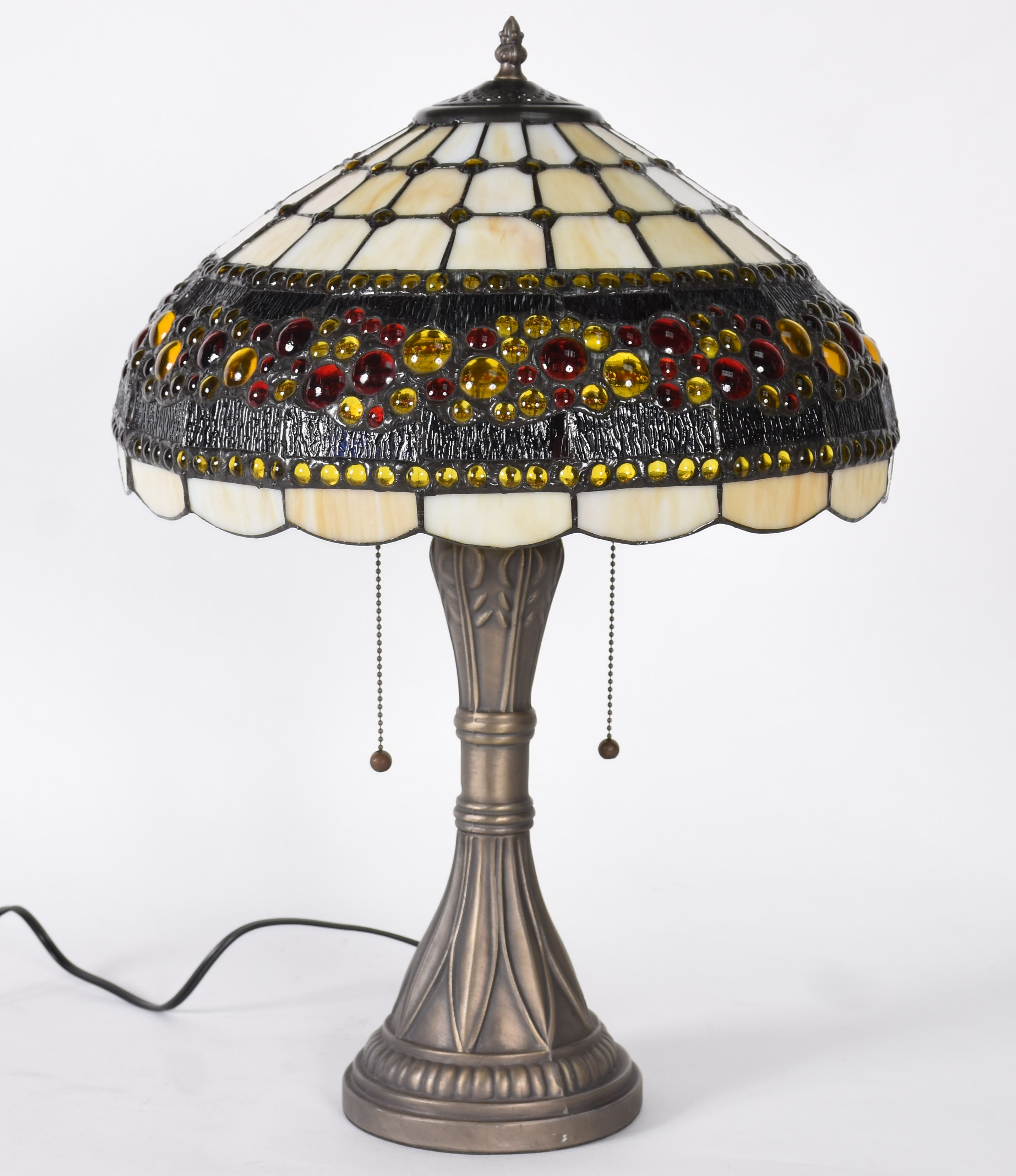 Abatjour estilo Tiffanys com base de metal e cúpula em placas de... - foto 2 de 4
