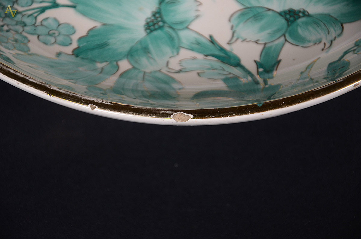 Três peças orientais, sendo: jarro de porcelana com tampa (altura 27... - foto 3 de 3