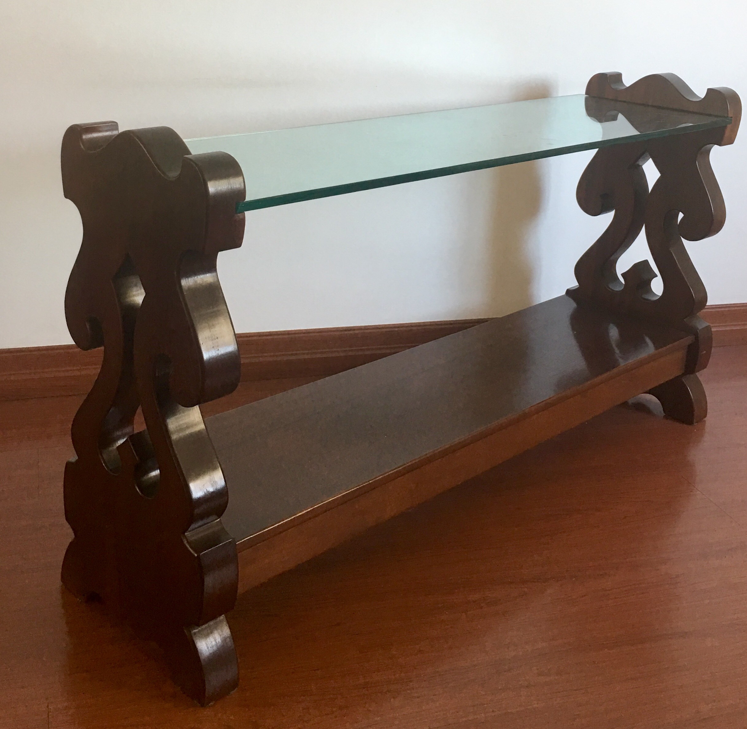 Console de madeira nobre estilo colonial brasileiro com prateleira de... - foto 1 de 4