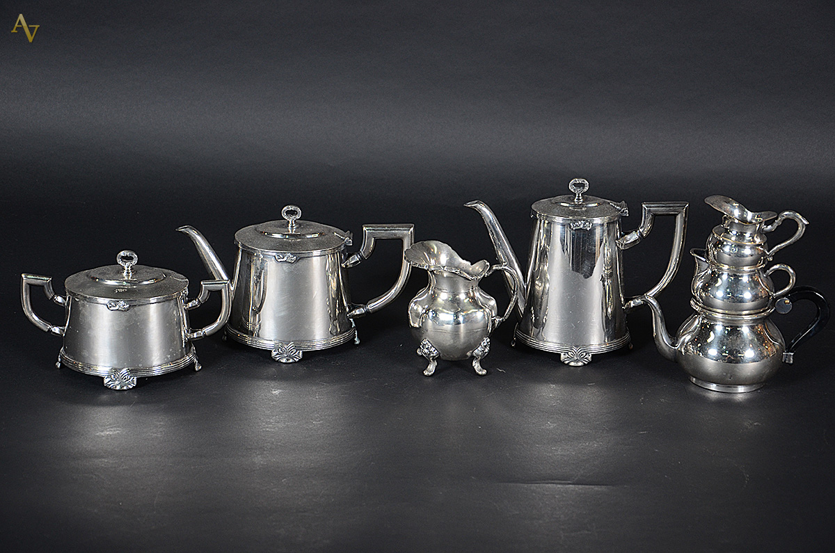 Serviço com 7 peças de metal prateado para chá e café, sendo: 3... - foto 1 de 2