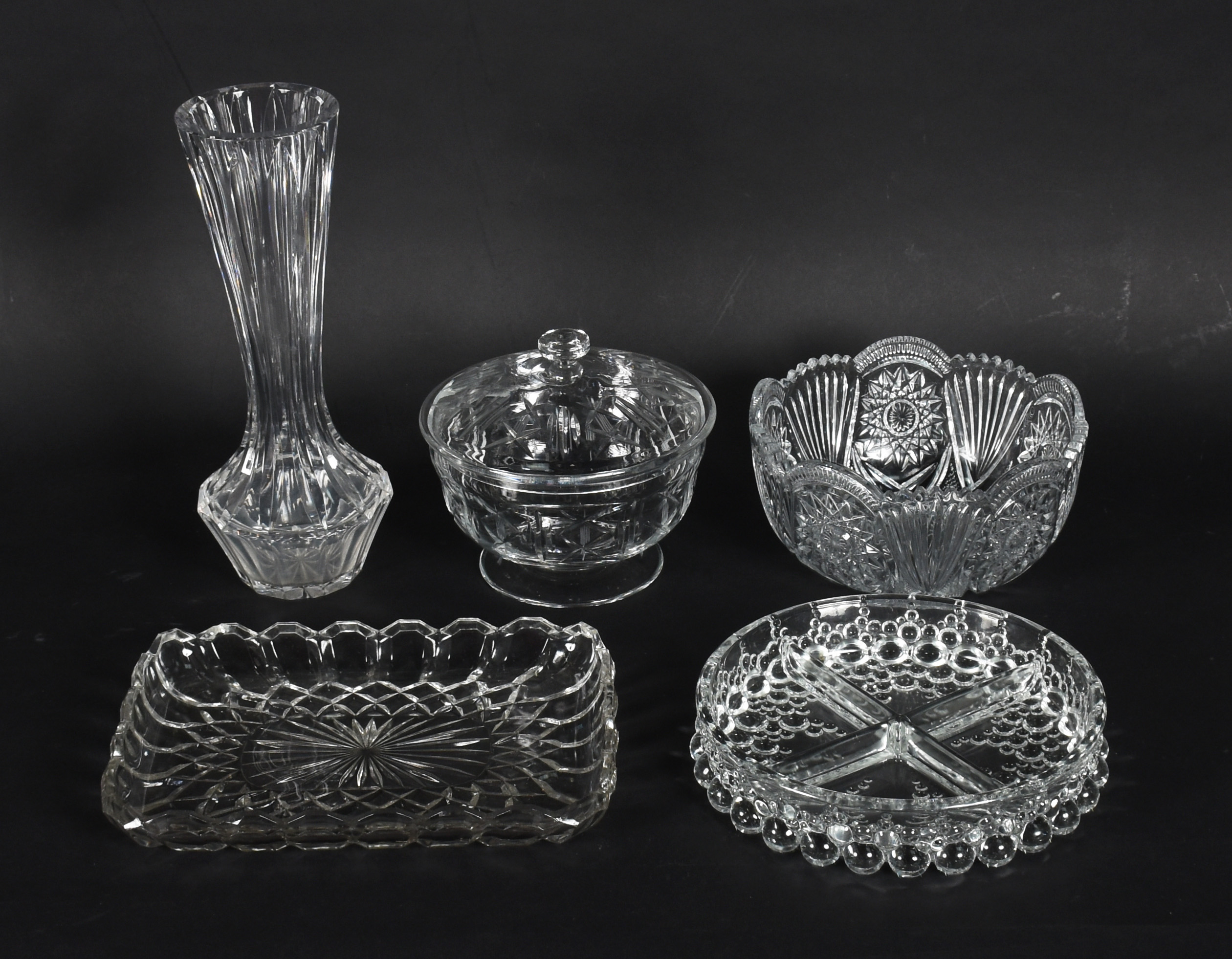 Cinco peças em demi cristal, sendo Vaso (alt.31 cm); bowl (diam.21 cm... - foto 2 de 4