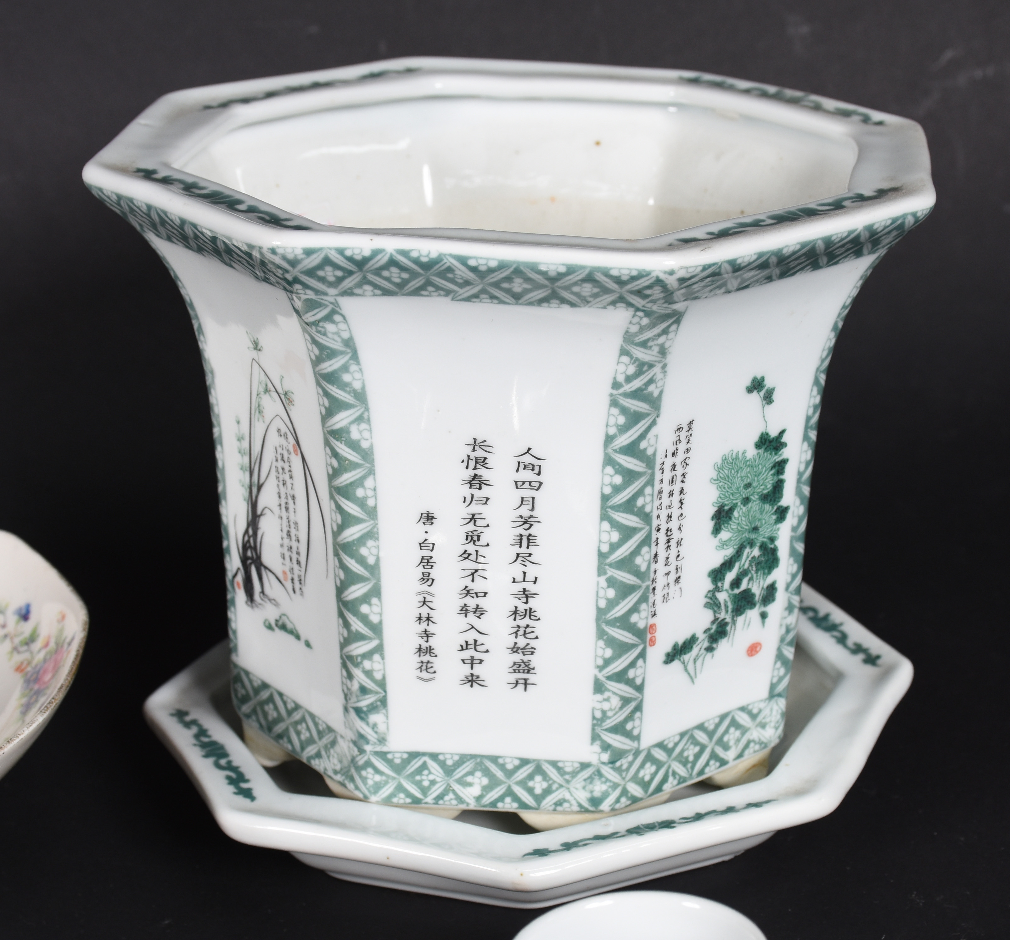 Diversas peças de porcelana sendo, 12 xícaras de cafe com pires... - foto 5 de 10