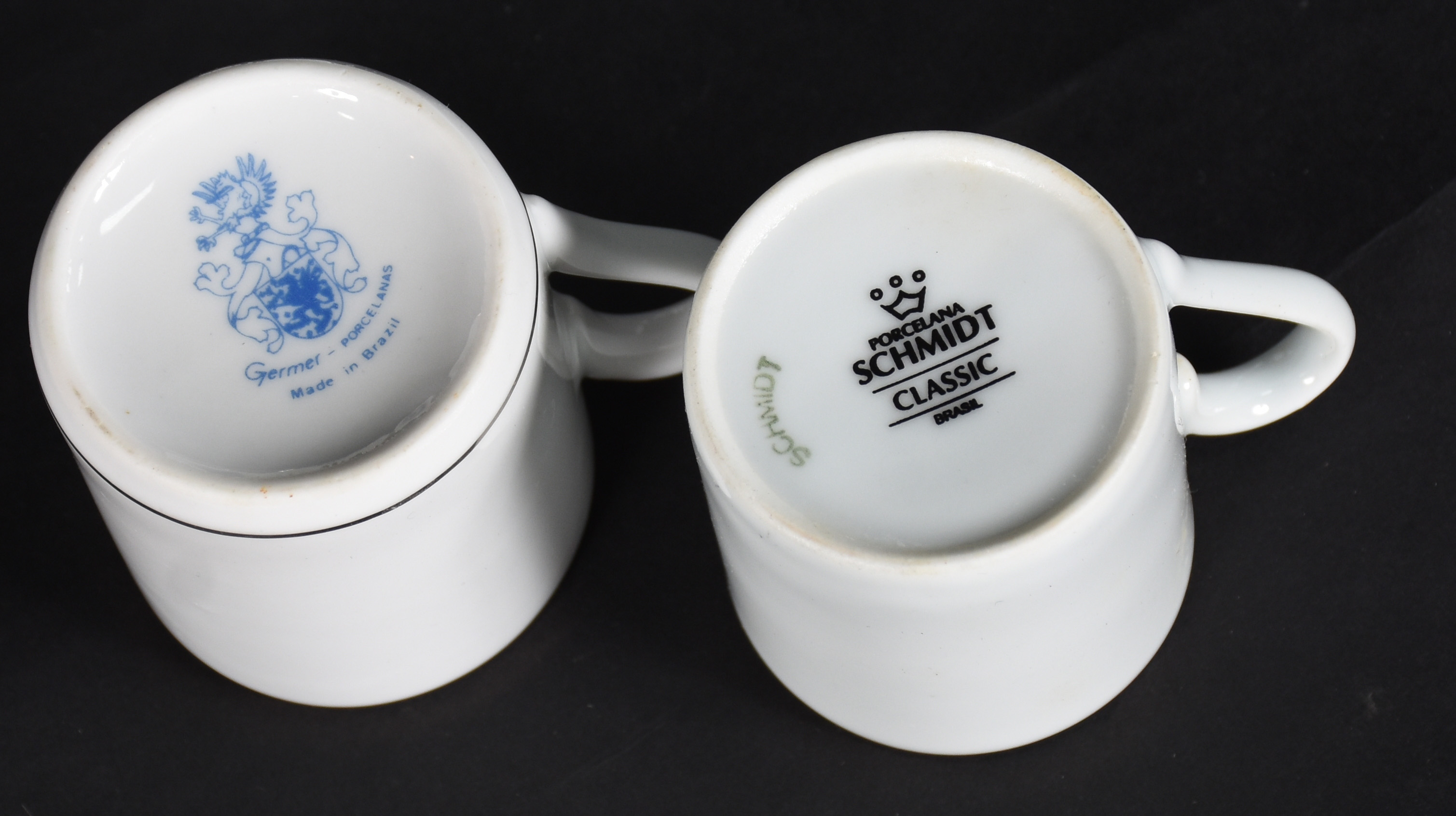 Diversas peças de porcelana sendo, 12 xícaras de cafe com pires... - foto 6 de 10