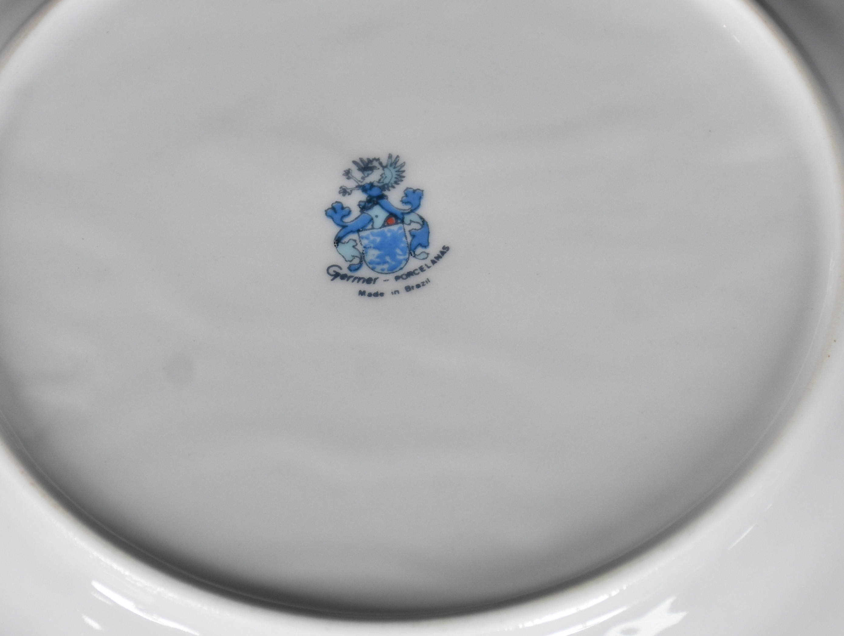Diversas peças de porcelana sendo, 12 xícaras de cafe com pires... - foto 7 de 10
