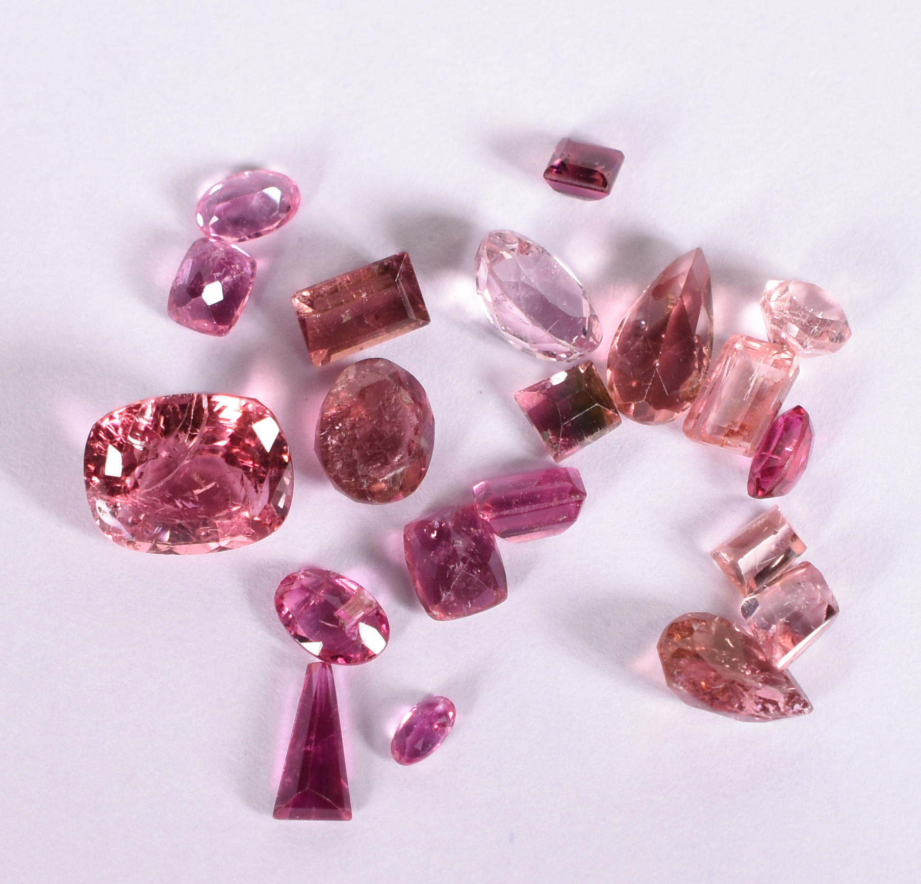 Conjunto com vinte pedras turmalinas rosas. - foto 1 de 3