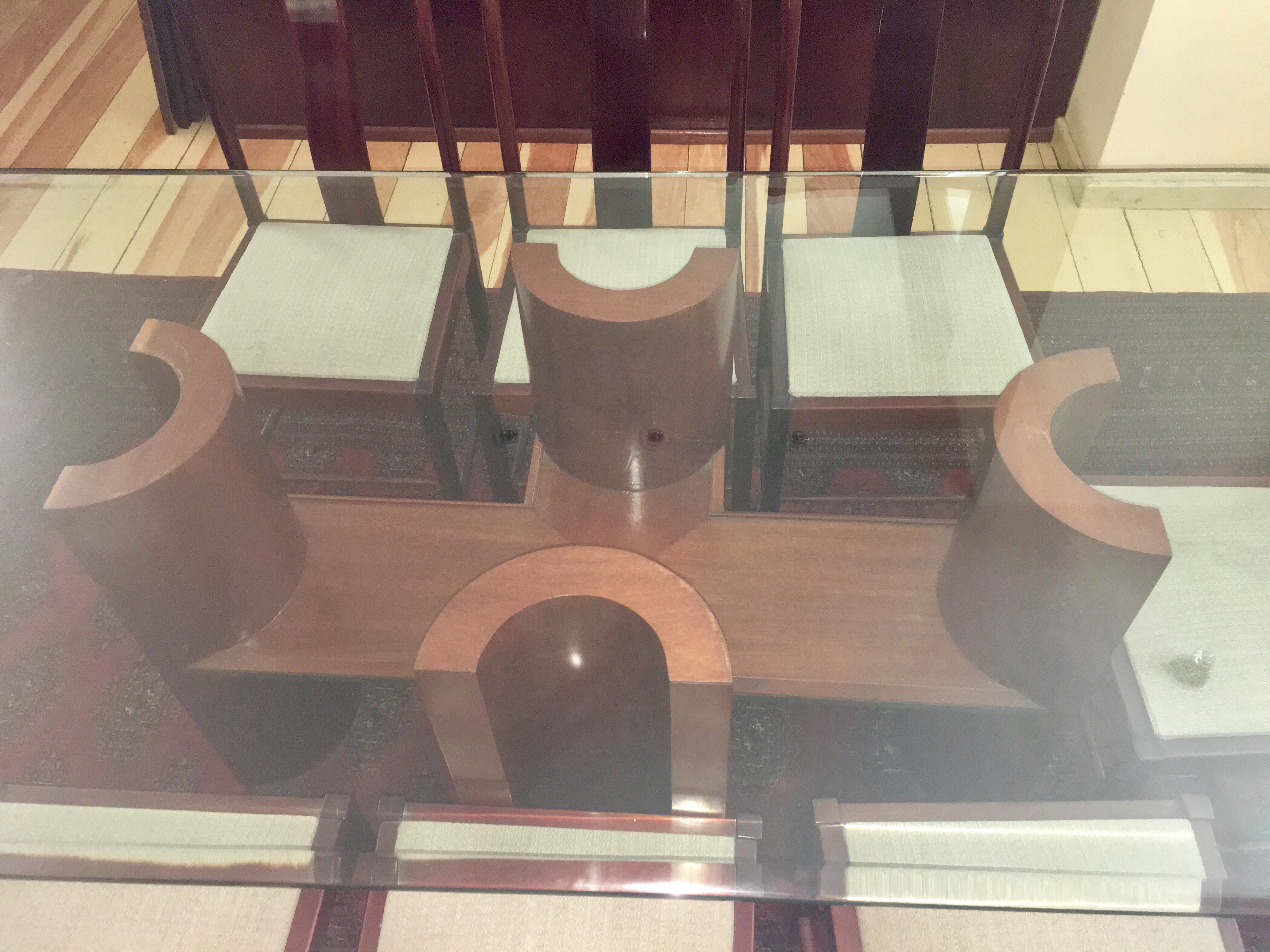 Mesa de jantar com tampo de cristal bisotado, cantos chanfrados, base... - foto 2 de 7