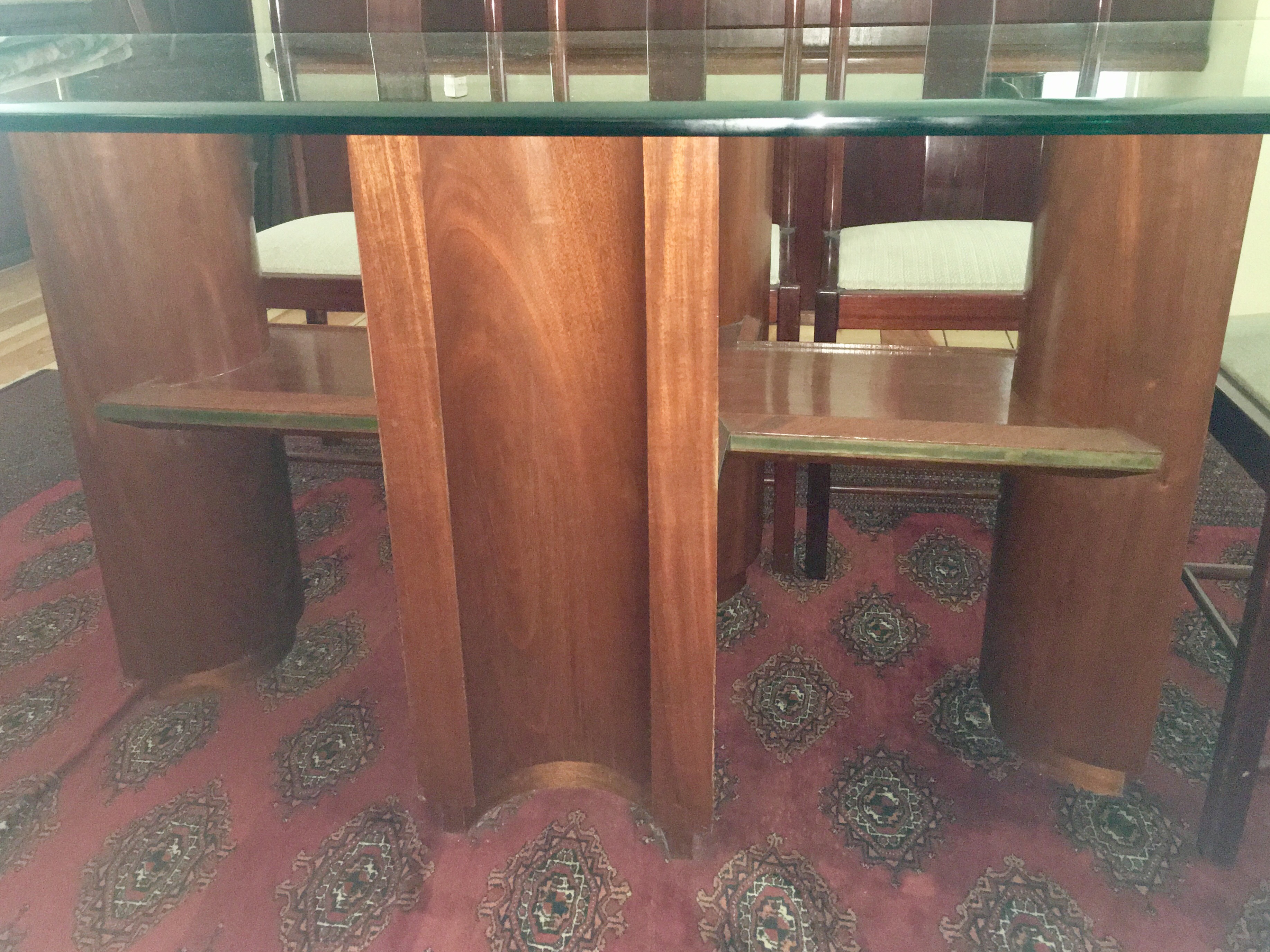 Mesa de jantar com tampo de cristal bisotado, cantos chanfrados, base... - foto 6 de 7