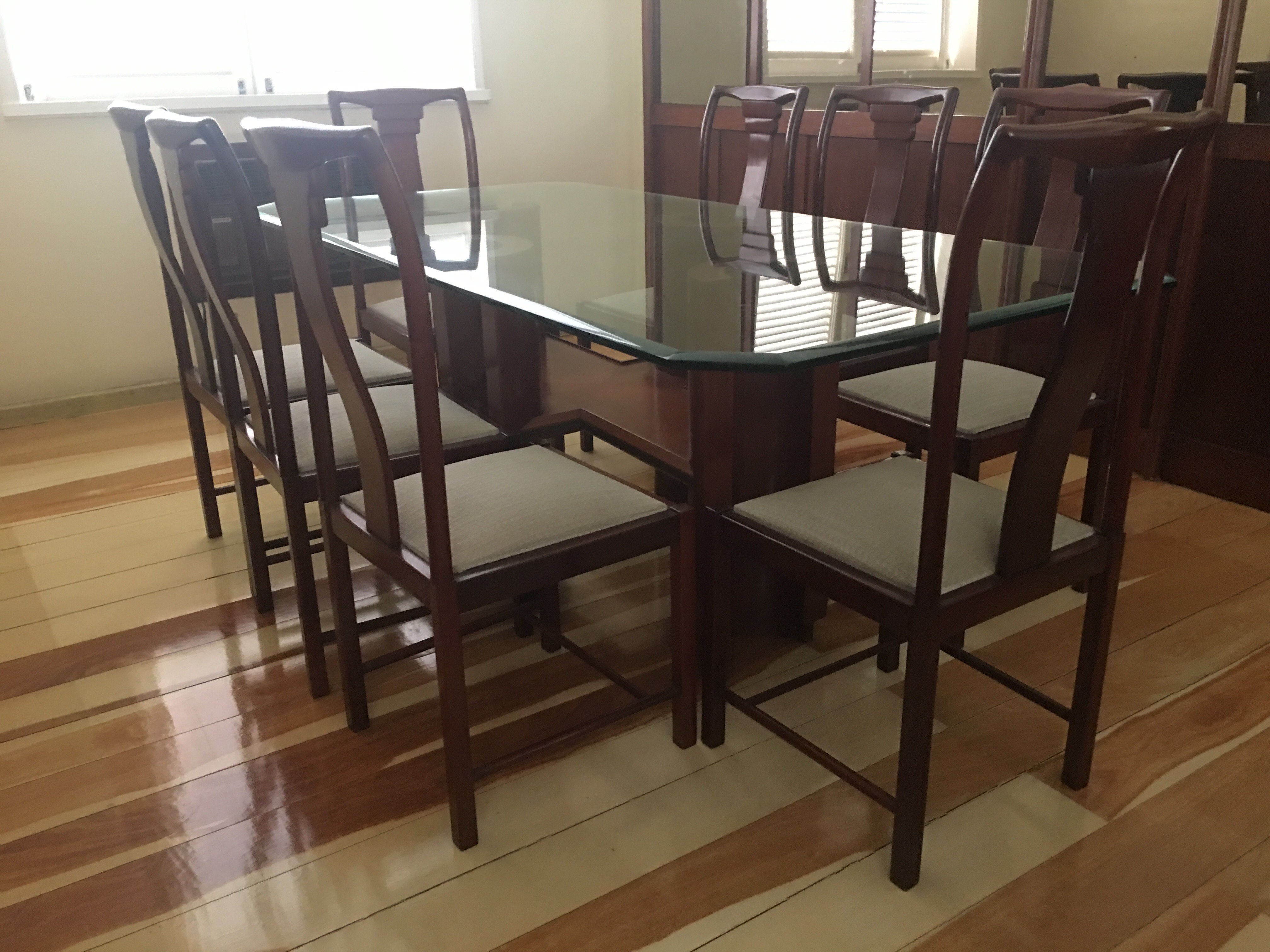 Mesa de jantar com tampo de cristal bisotado, cantos chanfrados, base... - foto 7 de 7