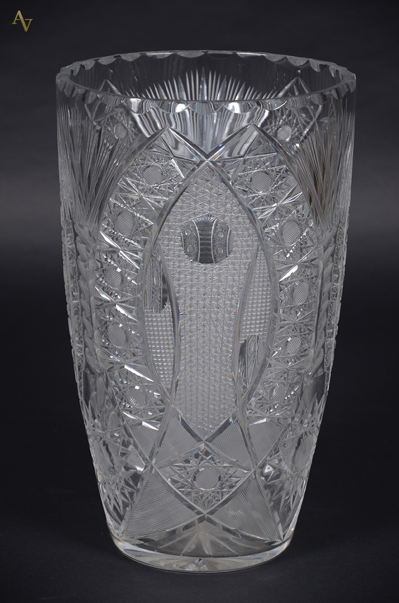Vaso de cristal tcheco lapidado. Altura 36 cm. - foto 1 de 2