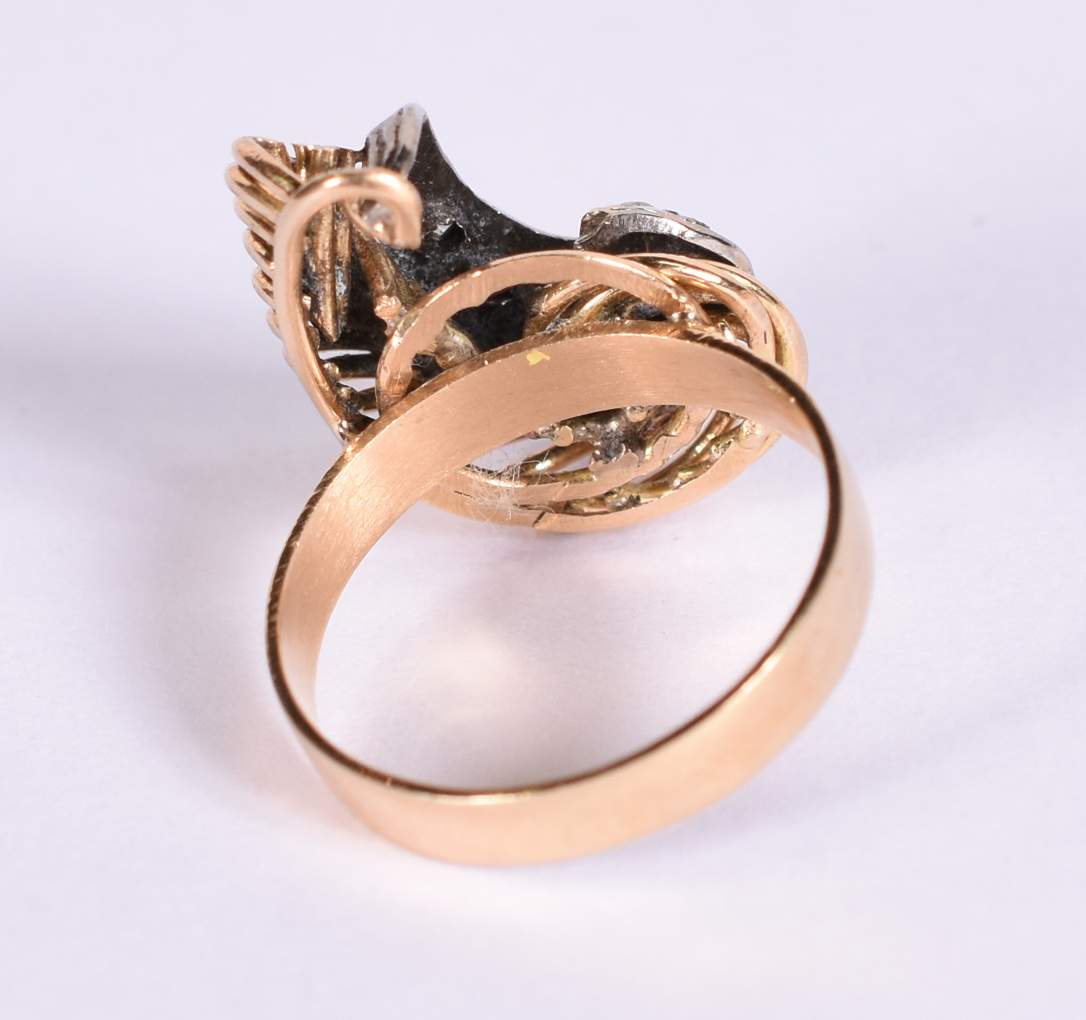 Anel de ouro 18 k amarelo e branco e 5 brilhantes, aro 17. - foto 2 de 4