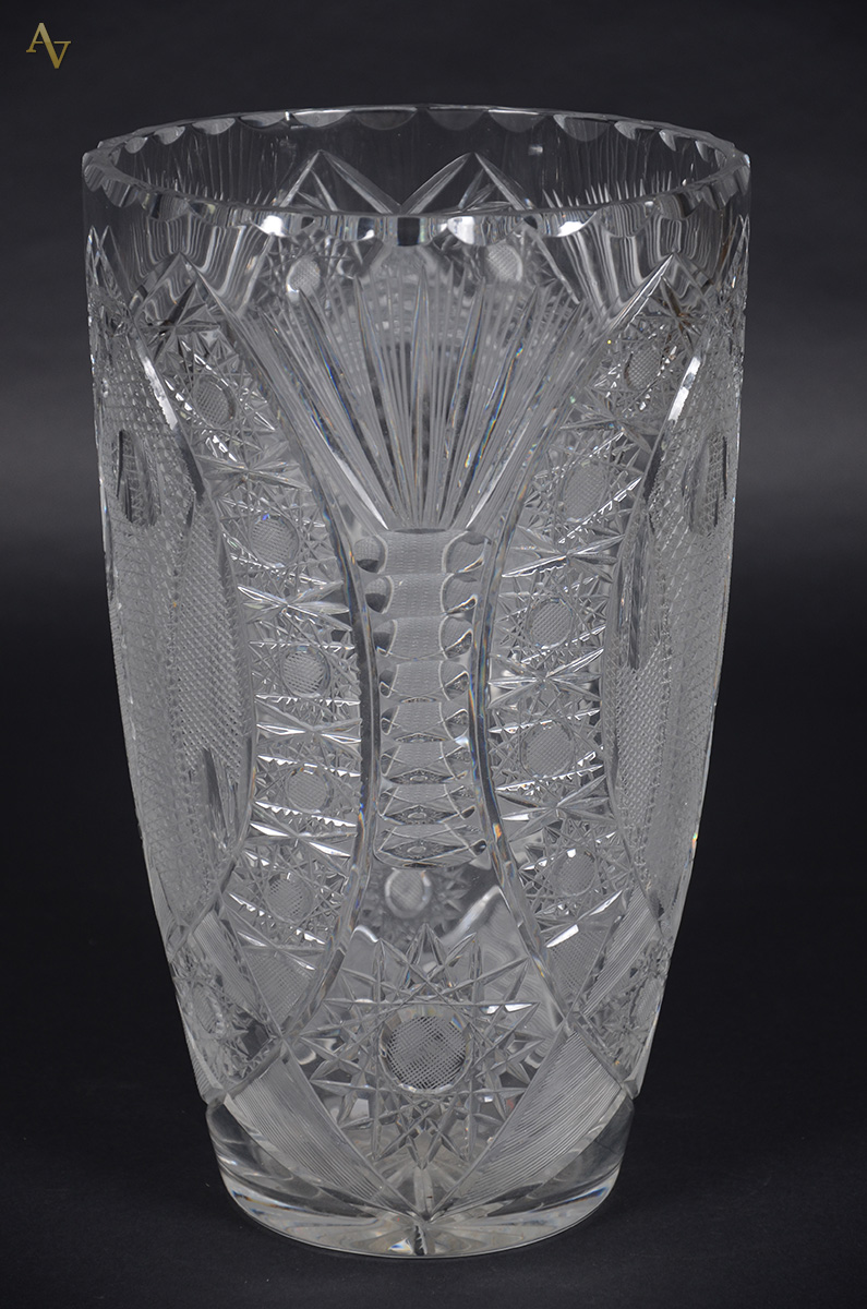 Vaso de cristal tcheco lapidado. Altura 36 cm. - foto 2 de 2