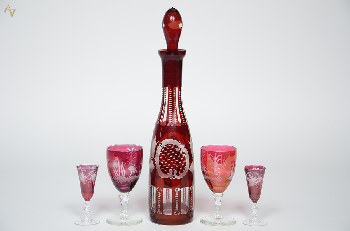 Licoreira de cristal double rubi lavrado. Acompanham 4 cálices de... - foto 1 de 2