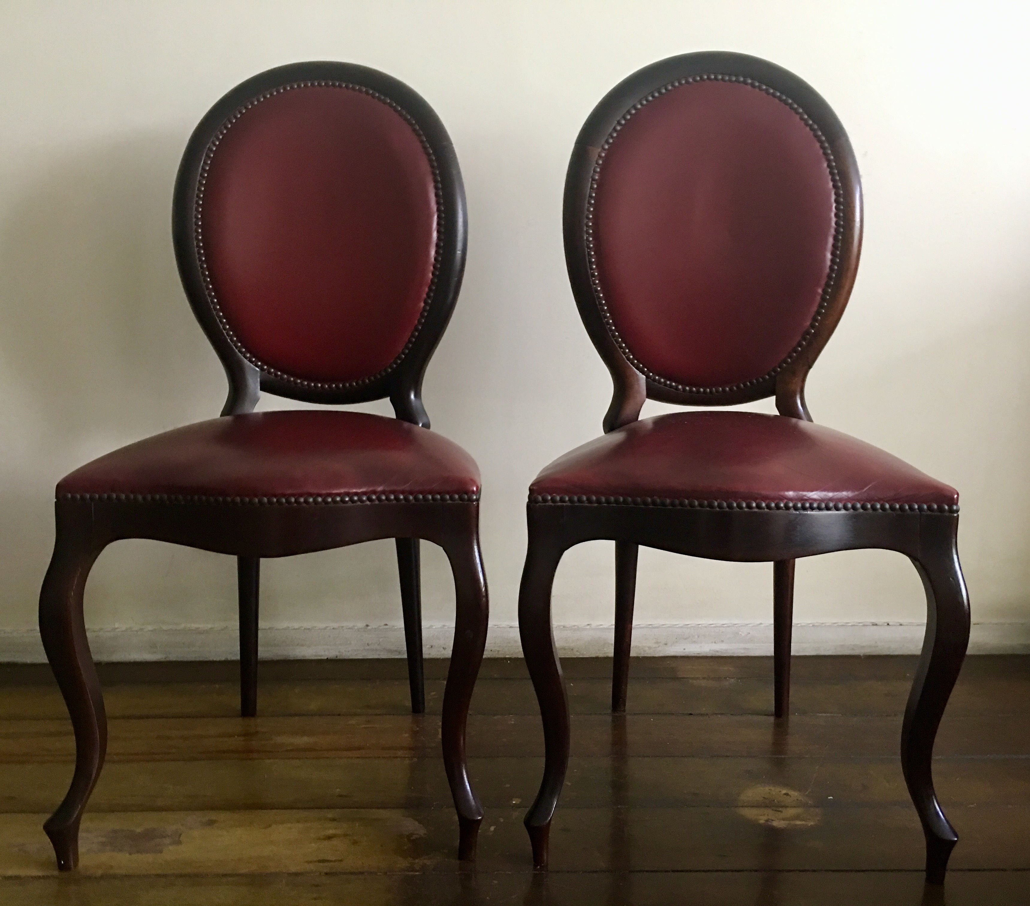Mesa de jantar de madeira nobre, tampo feitio oval (com tábua... - foto 4 de 7