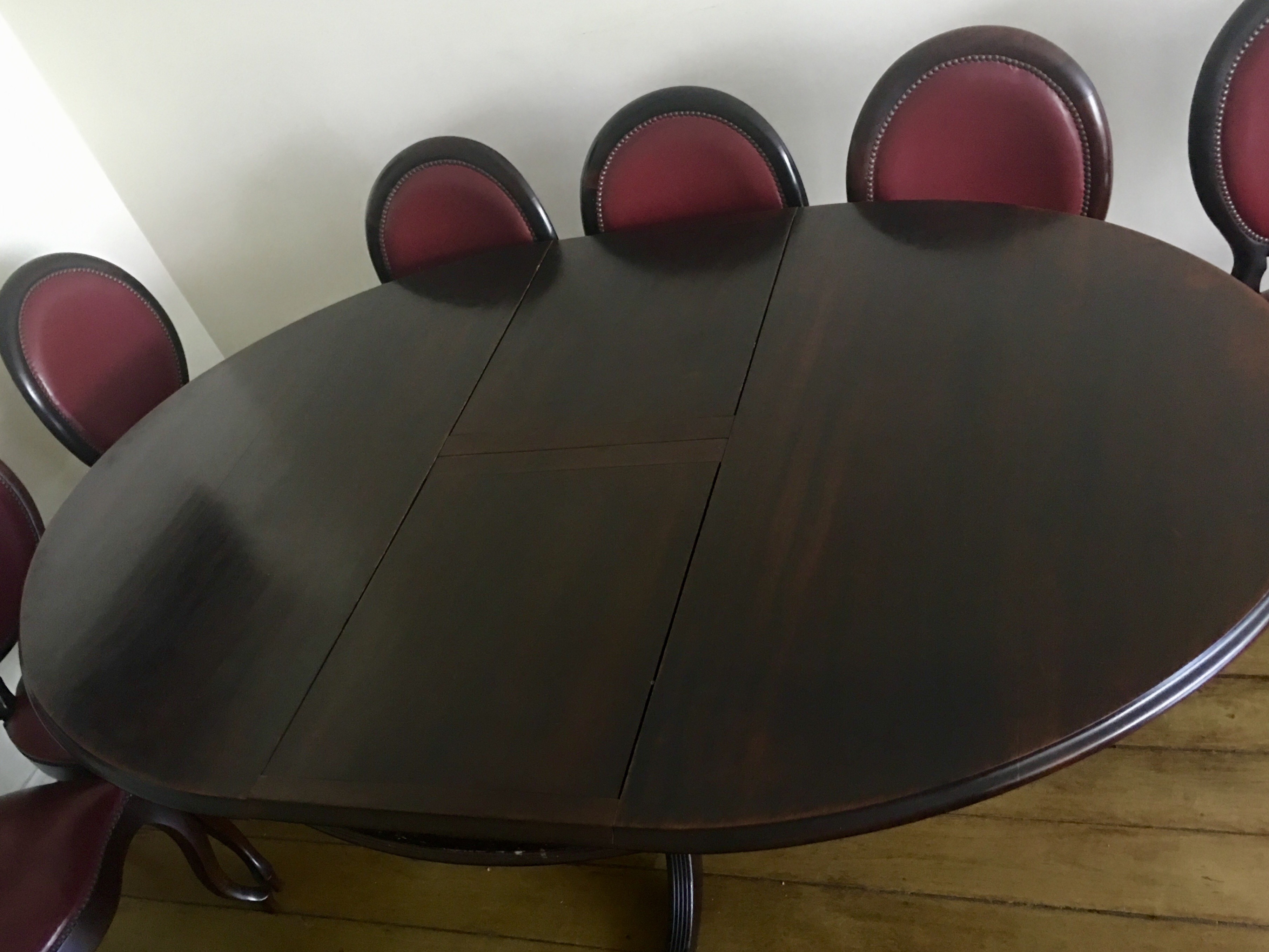 Mesa de jantar de madeira nobre, tampo feitio oval (com tábua... - foto 5 de 7