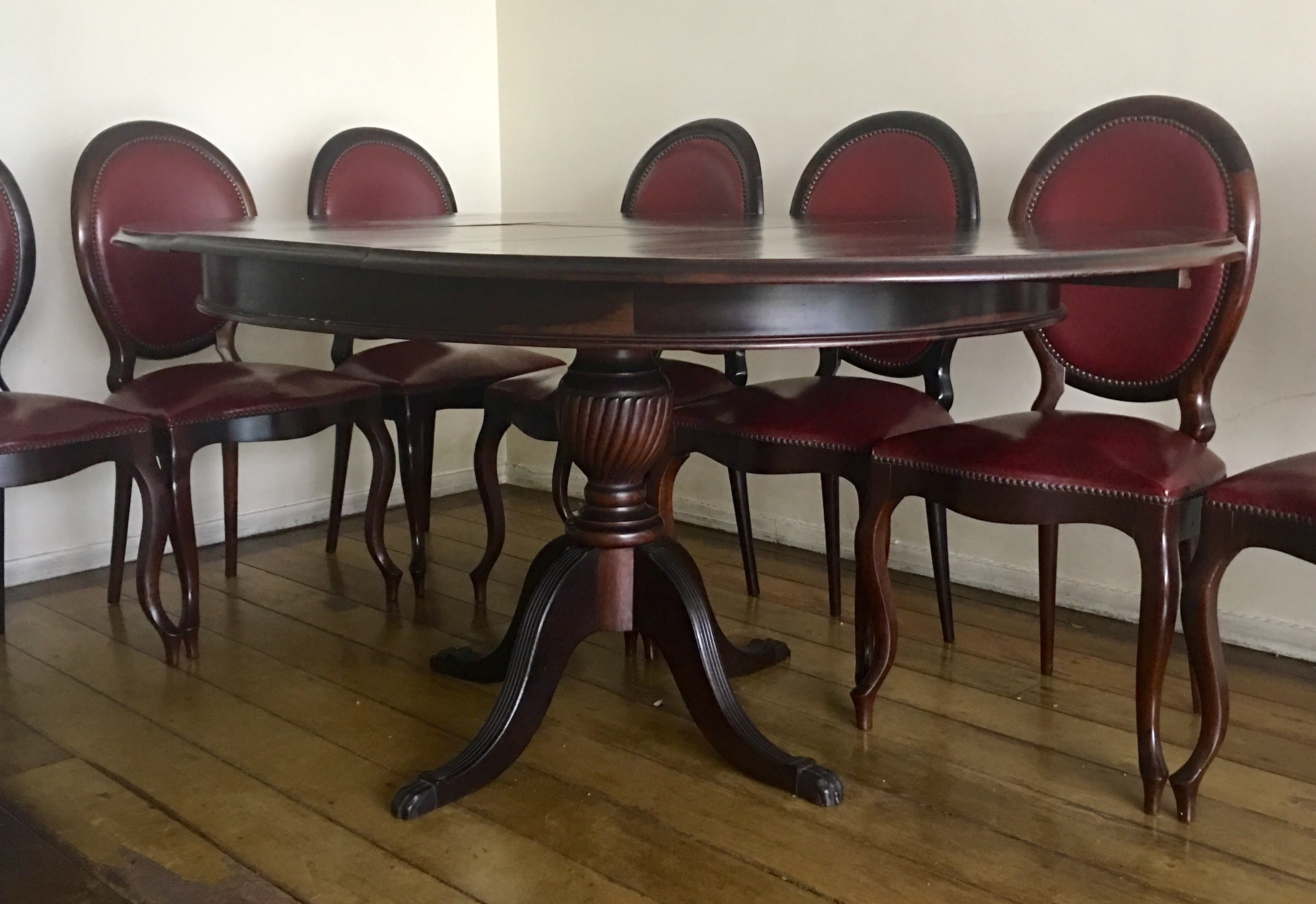 Mesa de jantar de madeira nobre, tampo feitio oval (com tábua... - foto 7 de 7