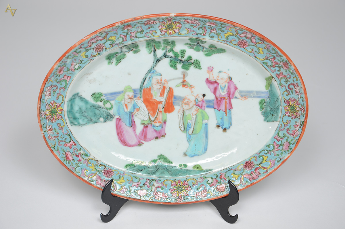 Travessa de porcelana Companhia das Índias. Medidas 32 x 24,5 cm.