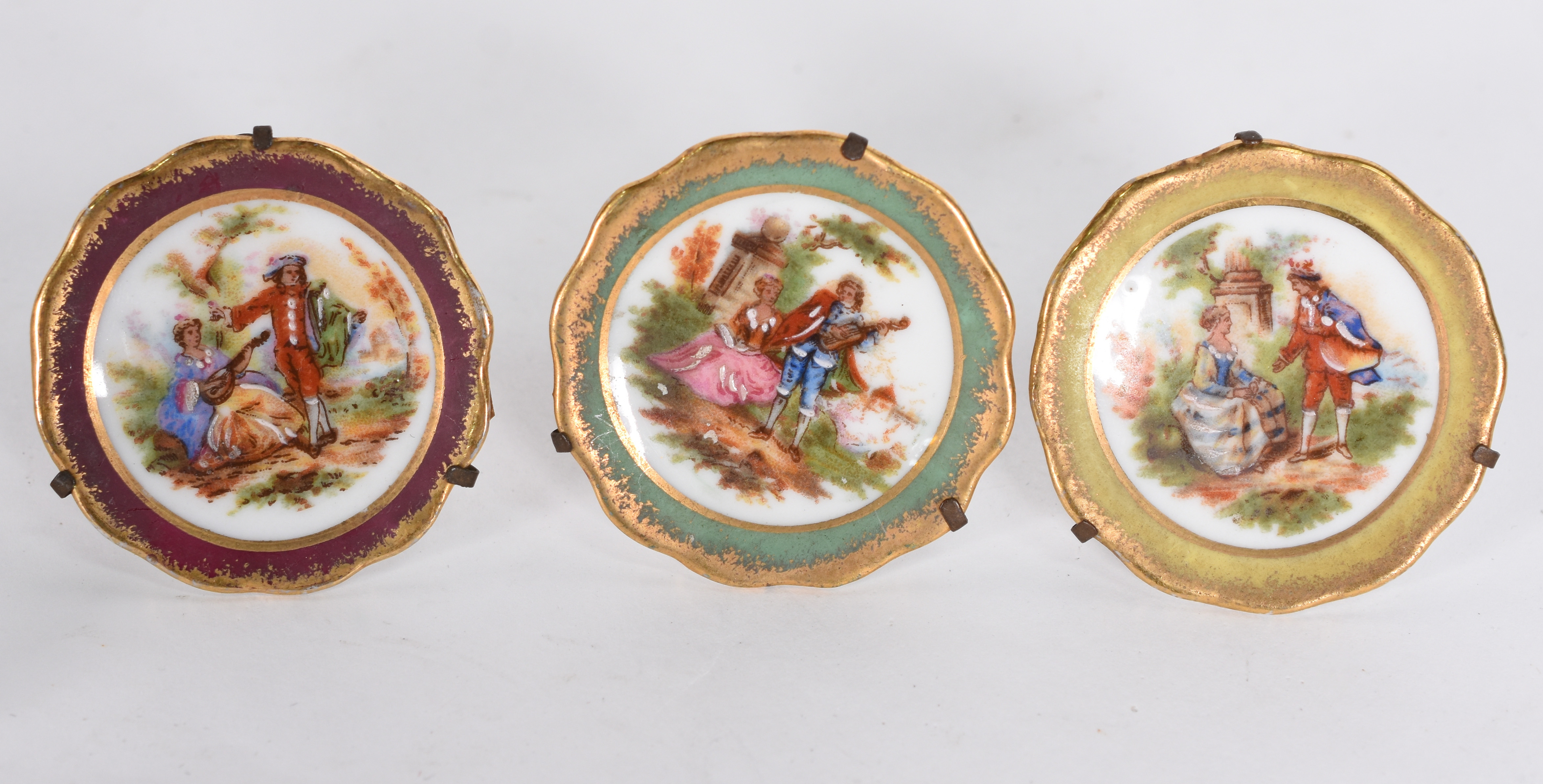 Conjunto de miniaturas de porcelana, sendo tres pratinhos franceses... - foto 2 de 5