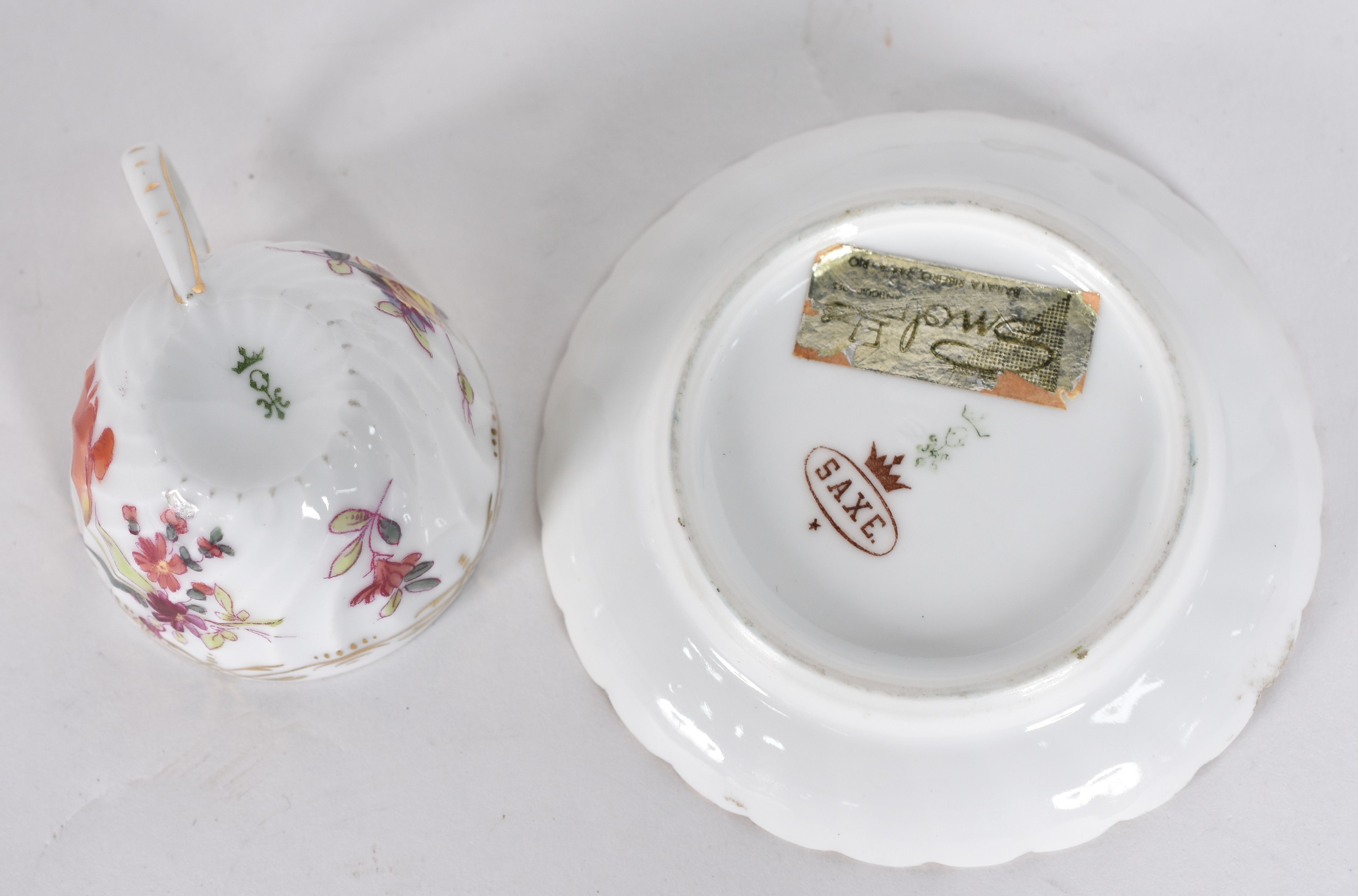 Conjunto de miniaturas de porcelana, sendo tres pratinhos franceses... - foto 4 de 5