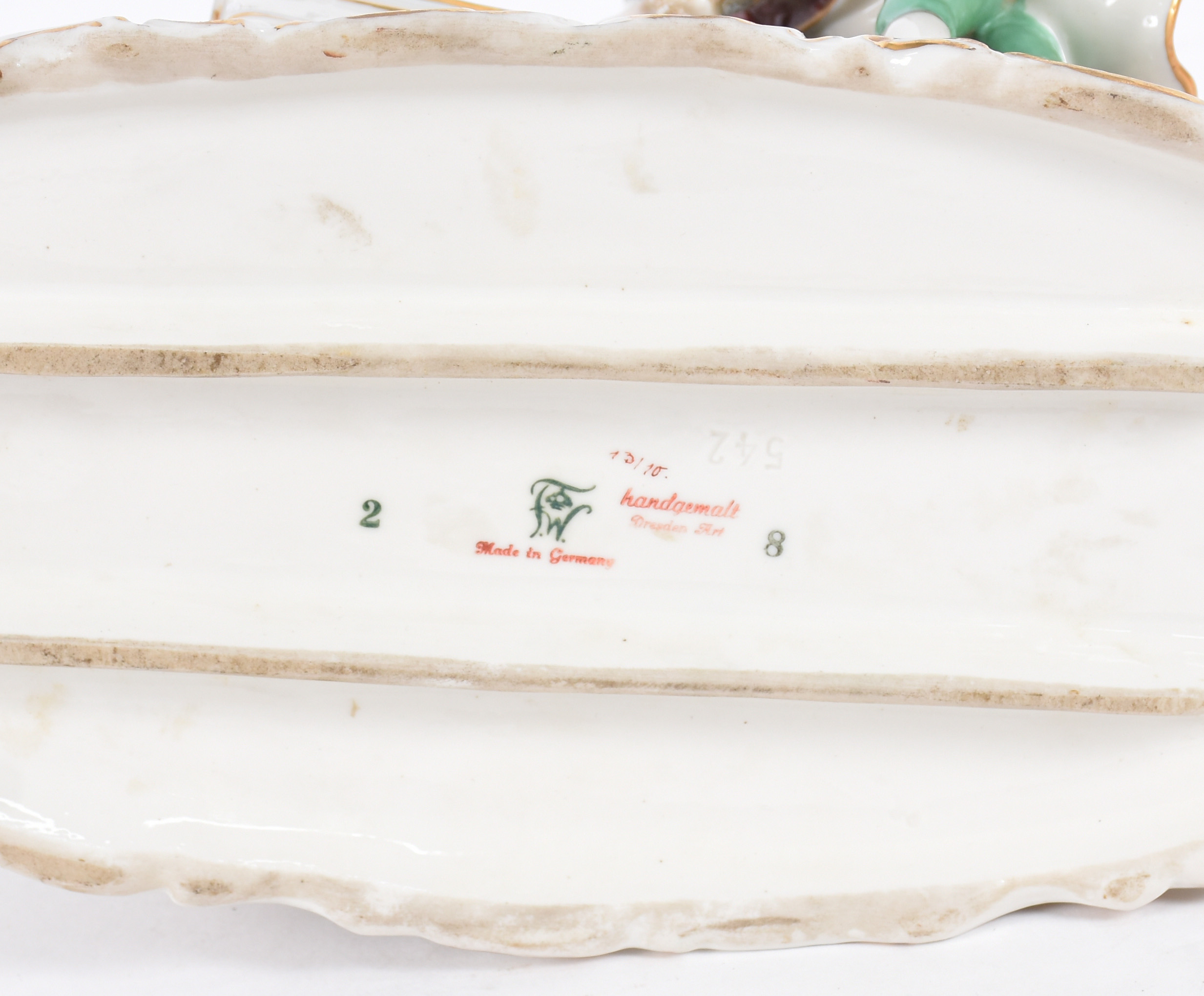 Grupo escultórico de porcelana, representando figuras de nobres... - foto 4 de 5