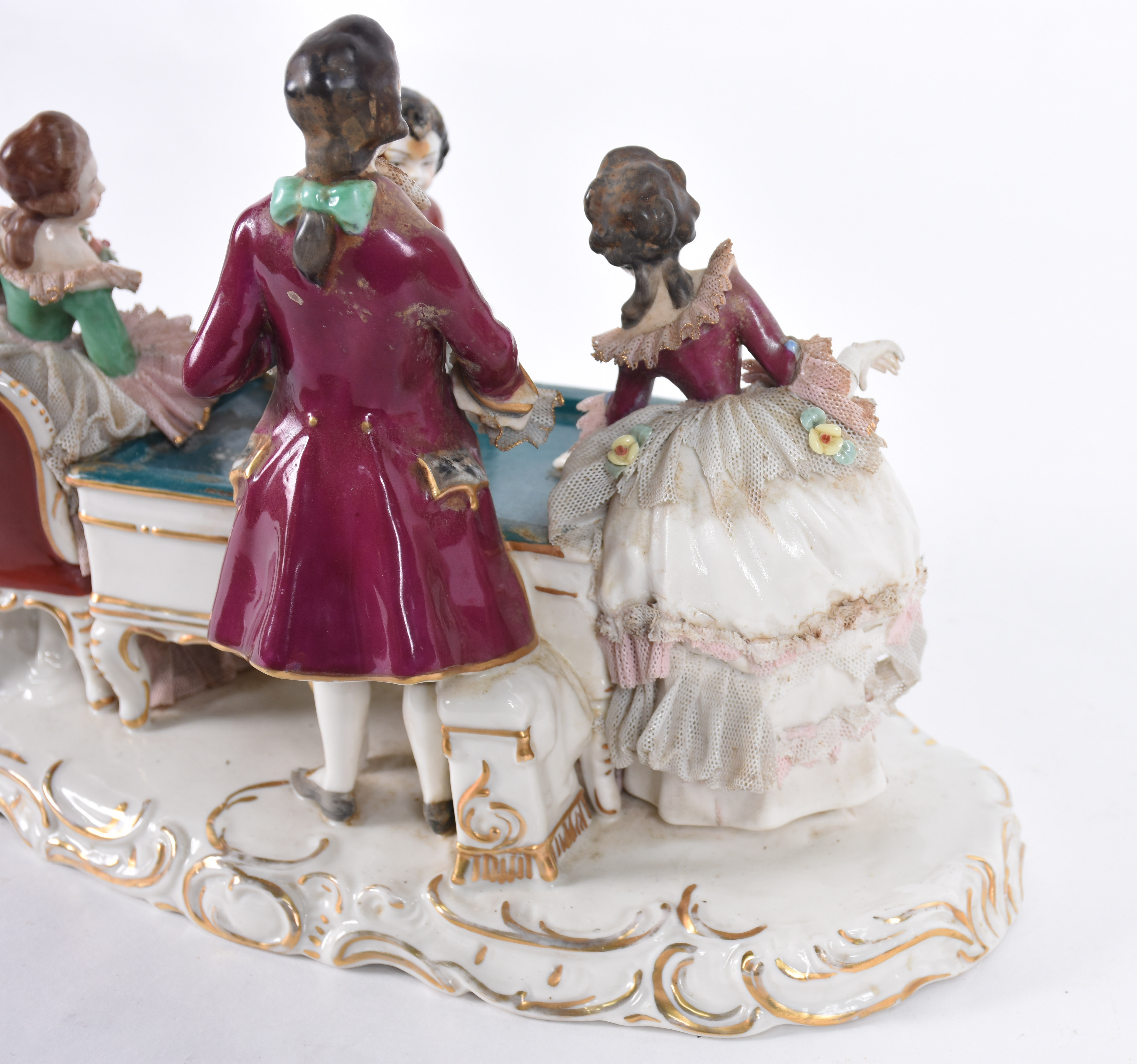 Grupo escultórico de porcelana, representando figuras de nobres... - foto 5 de 5