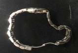 Cartier (1847),  - Relógio feminino CARTIER de aço, a quartzo com algarismos romanos, diâmetro do mostrador 28 mm. (Por questão de  segurança a peça não se encontra na l