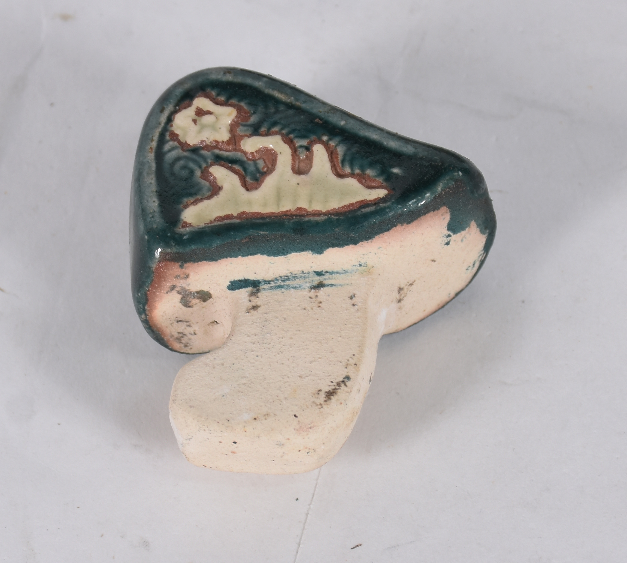 Vaso de cerâmica oriental com dragões em relevo. - foto 5 de 6