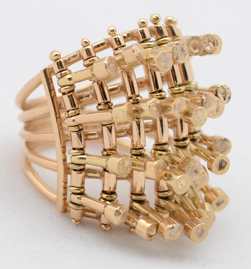 Anel moderno de ouro amarelo 18 k com parte superior em movimento... - foto 1 de 2