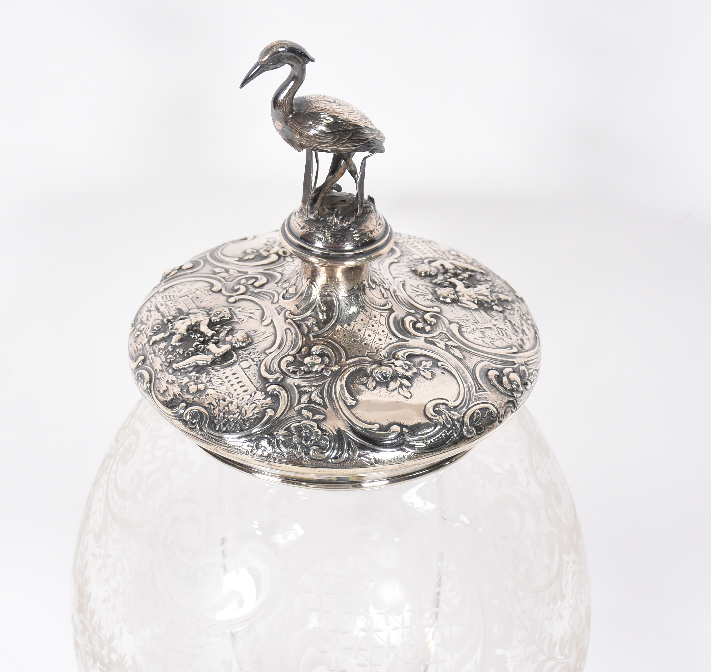 Elegante refresqueira de prata alemã contrastada com figuras infantis... - foto 3 de 10