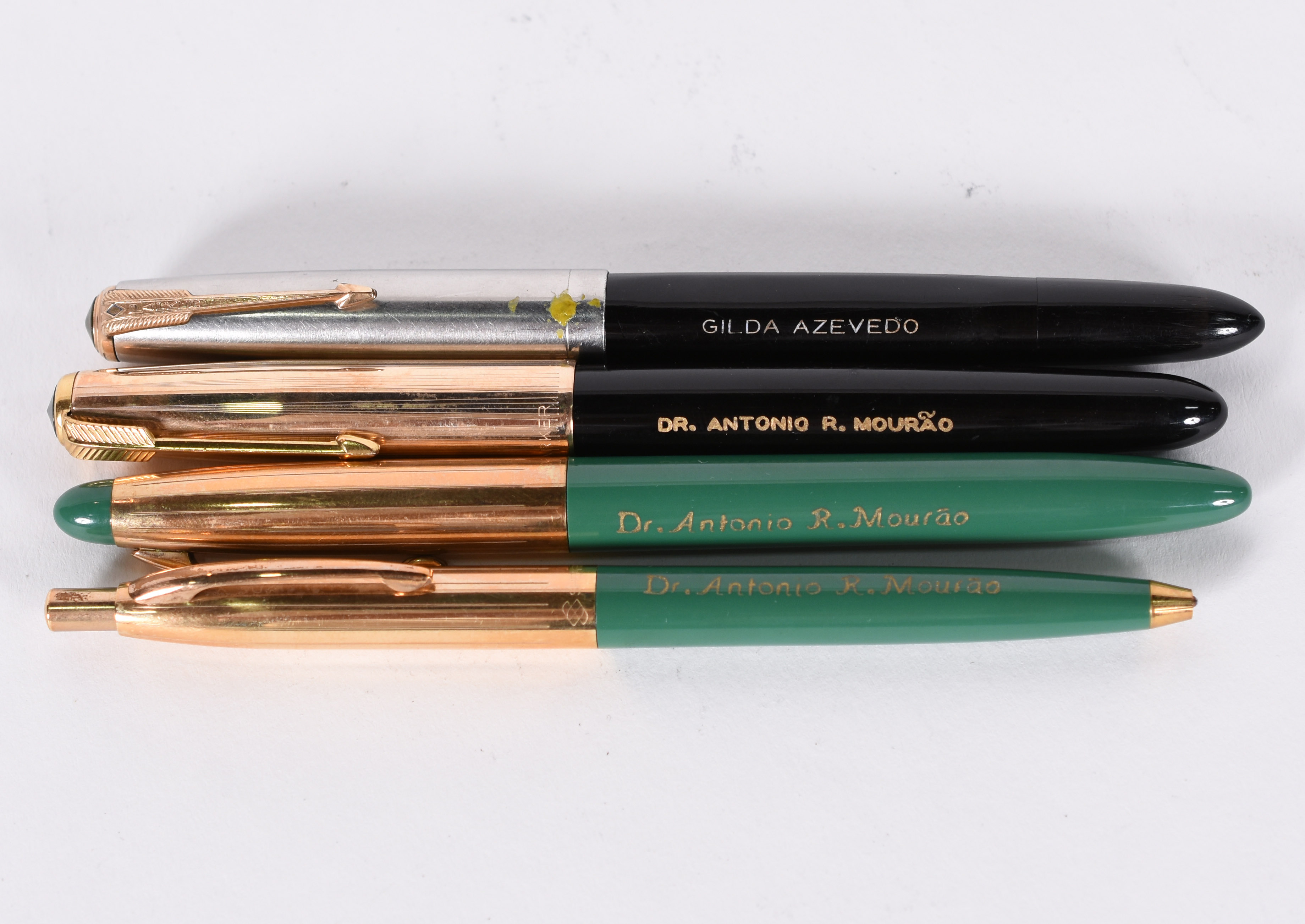 Quatro canetas diversas sendo 2 Parker e 2 Shaeffer, com nomes... - foto 2 de 7